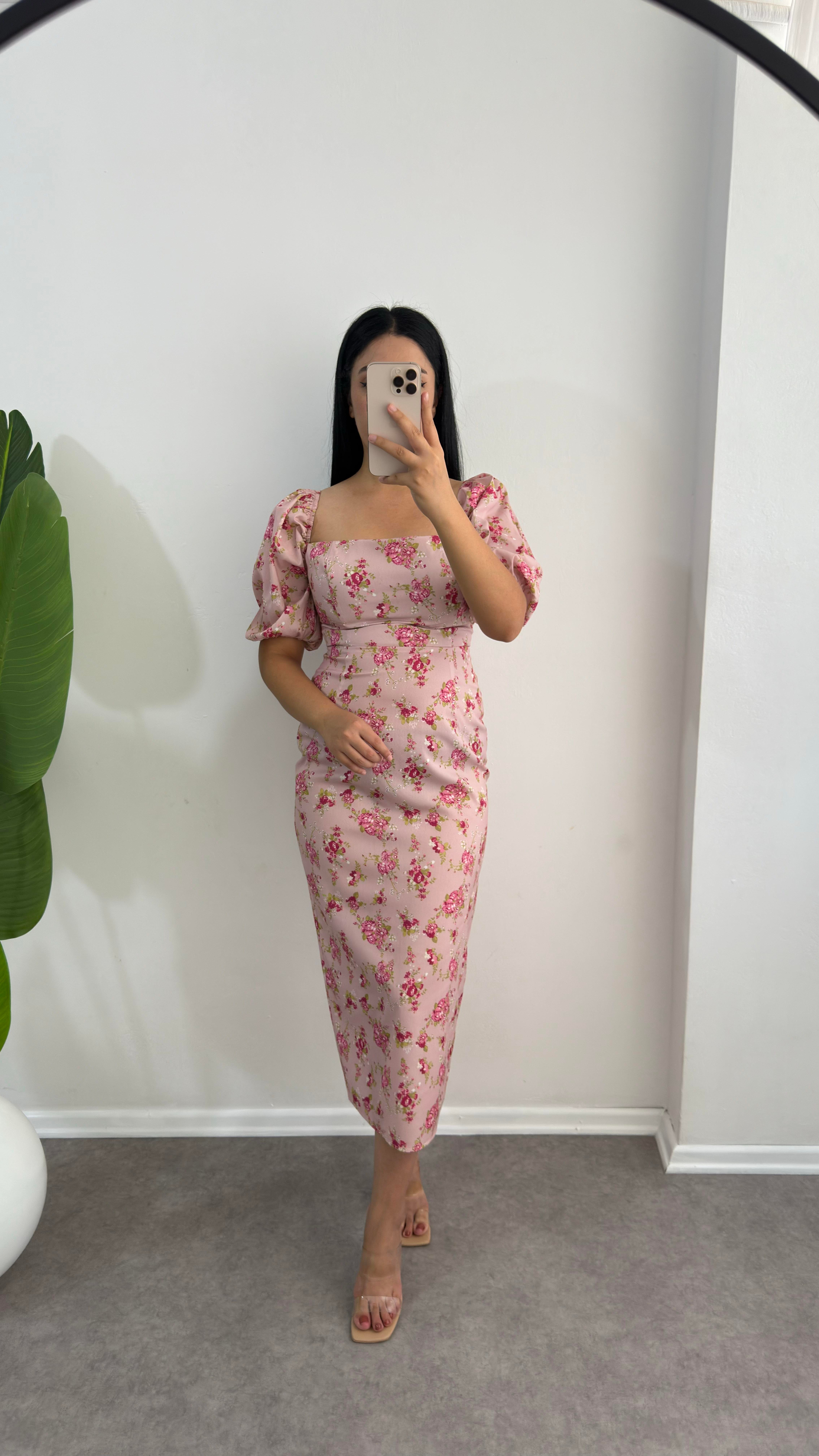 Pembe Çiçekli Elastan Elbise 