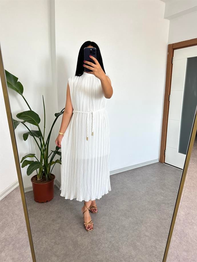 Piliseli beyaz elbise astarlı