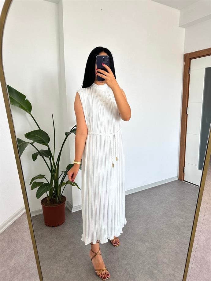 Piliseli beyaz elbise astarlı