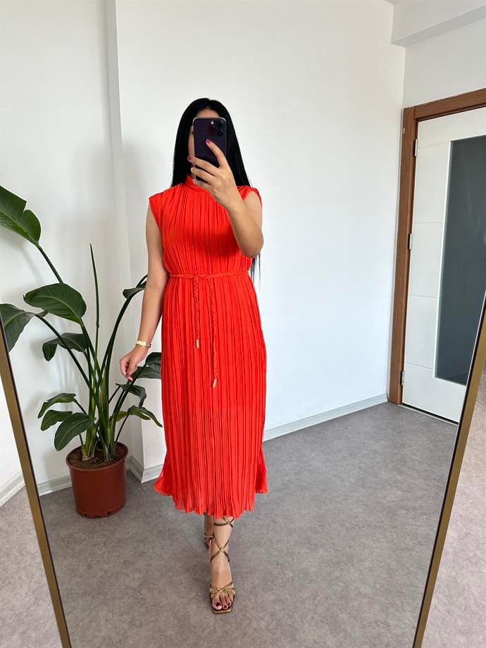 Piliseli turuncu elbise