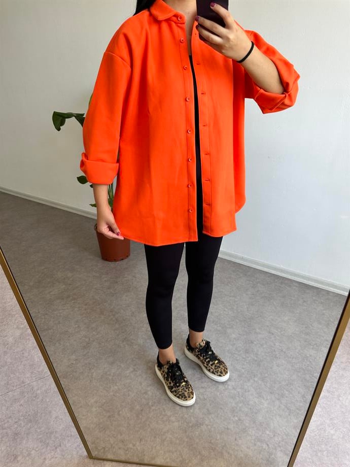 Polarlı turuncu gömlek