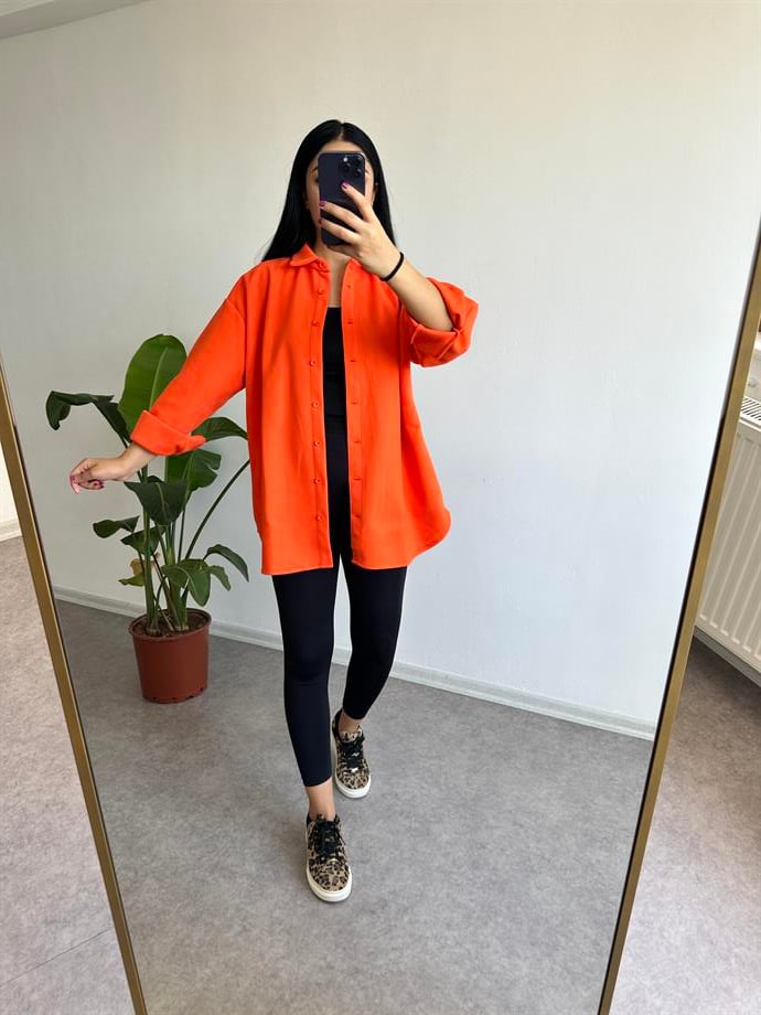 Polarlı turuncu gömlek