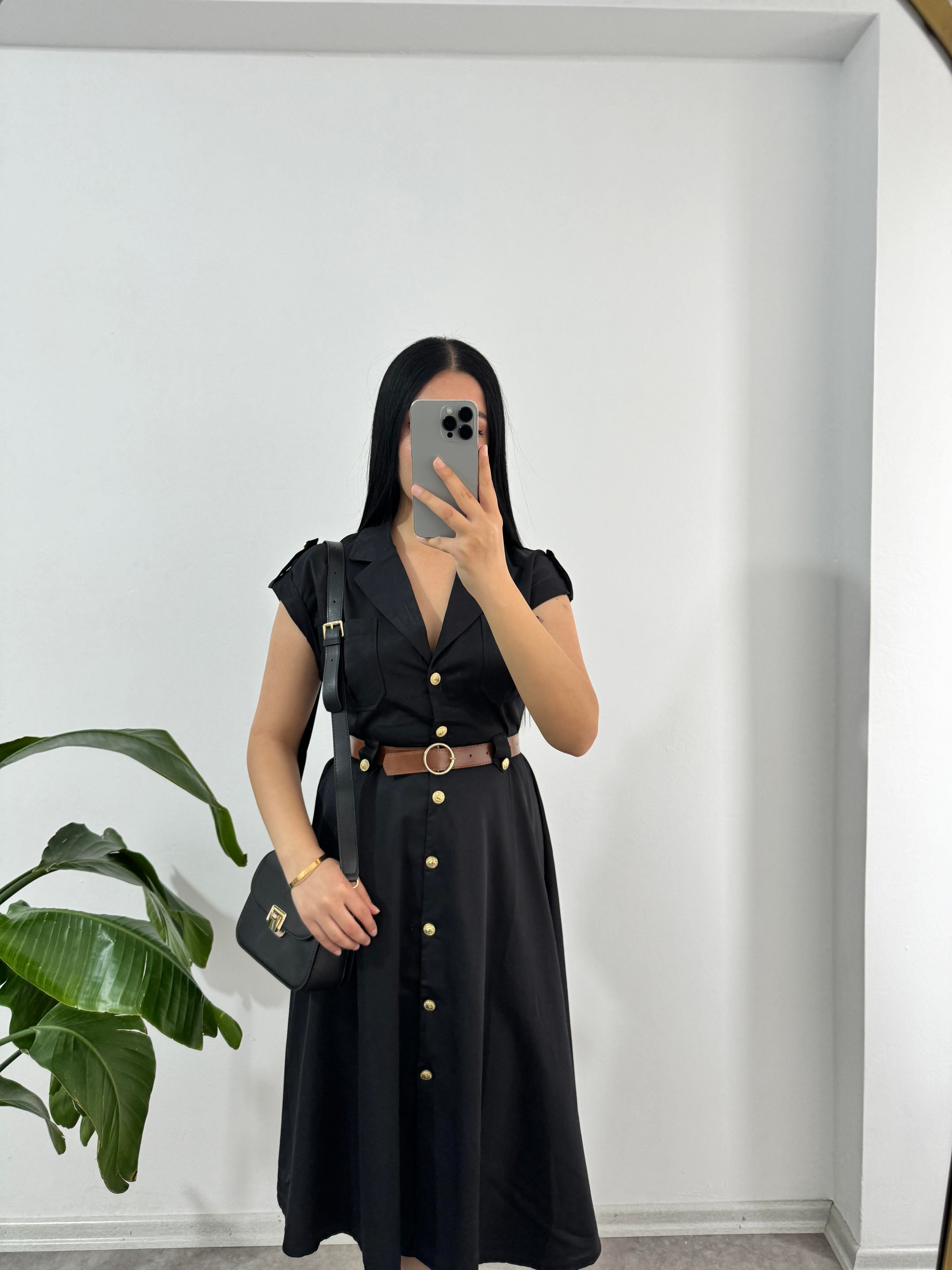 Siyah Düğmeli Elbise