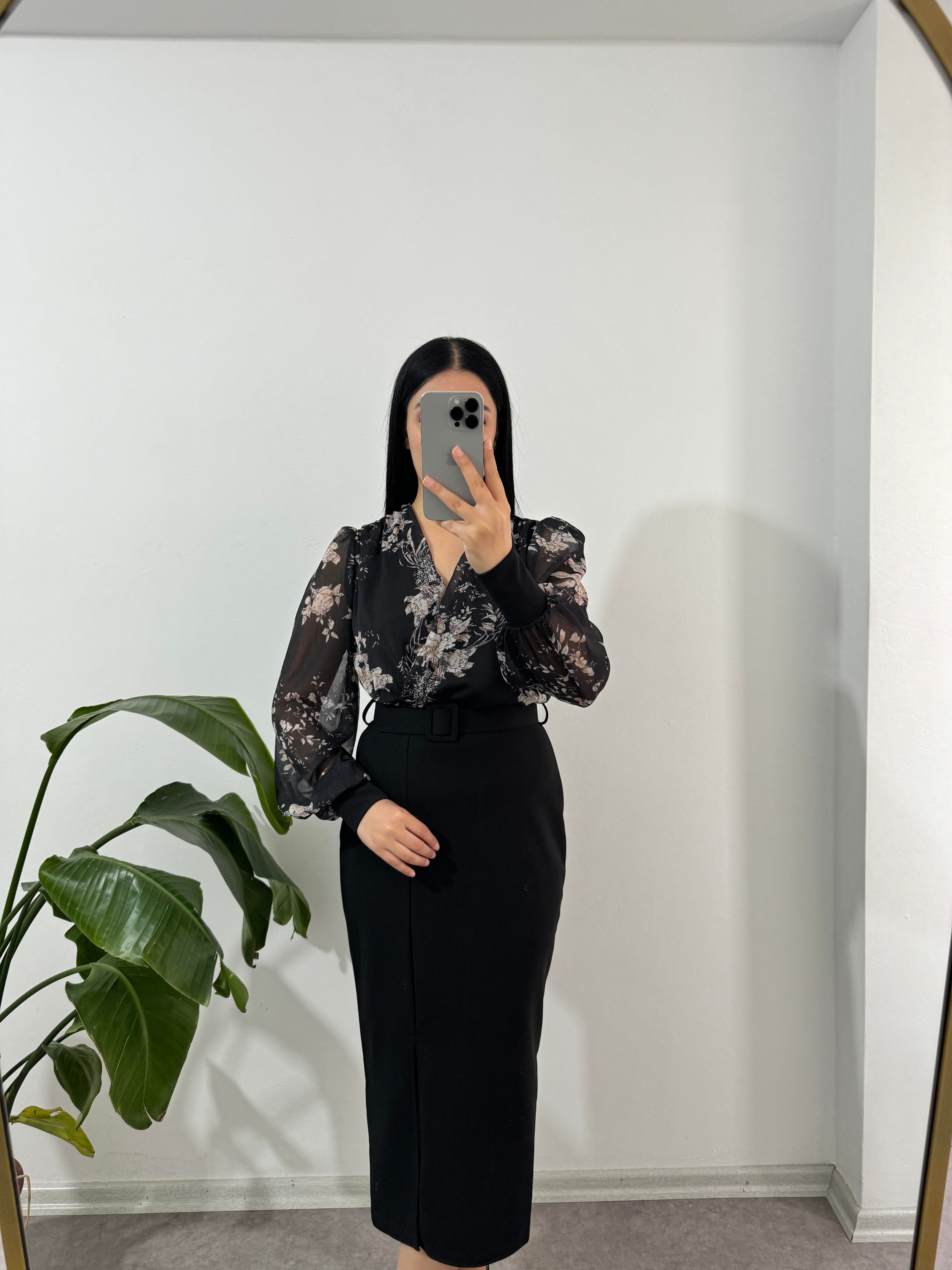 Siyah Krep Kumaş Elbise 