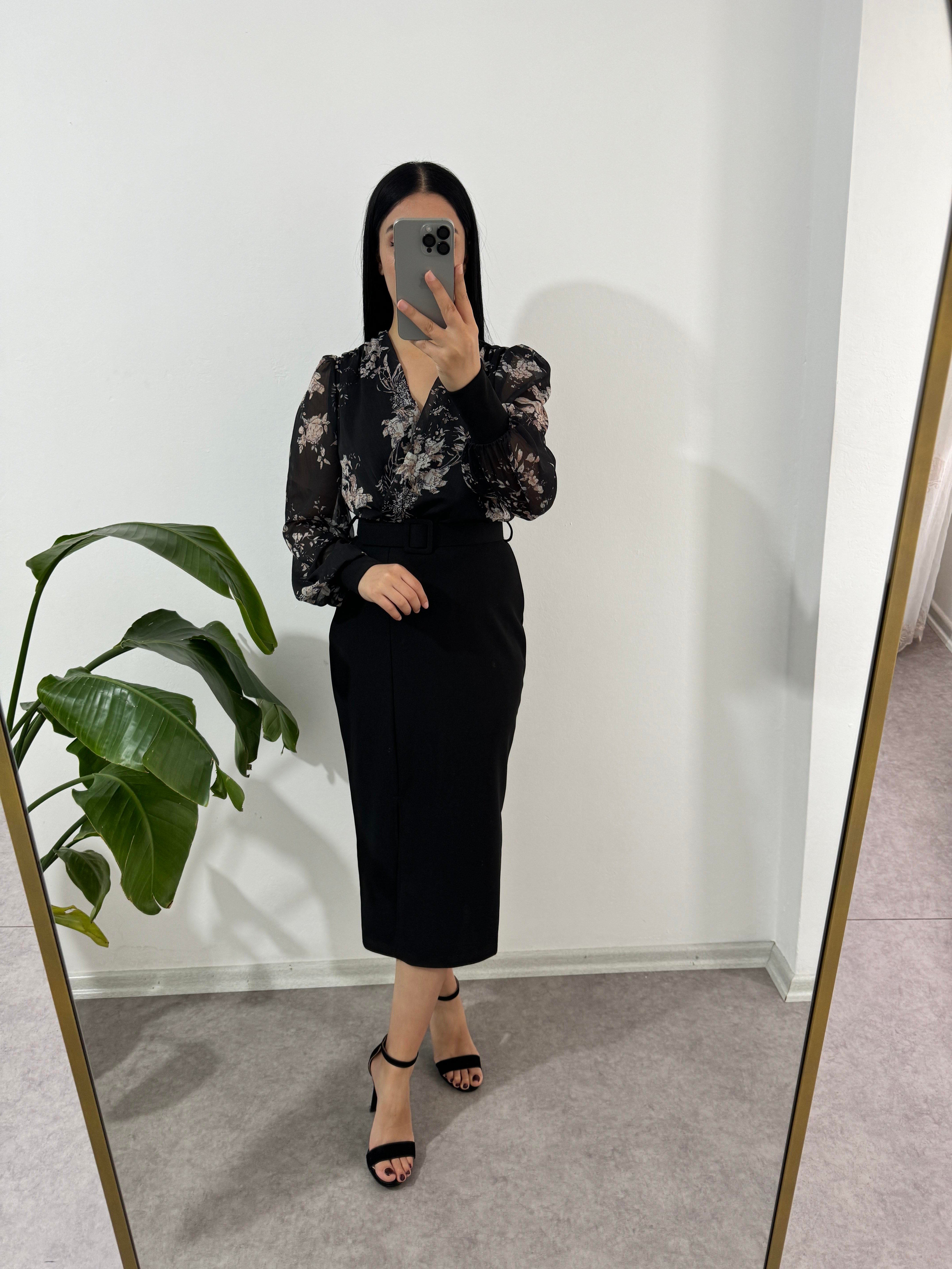 Siyah Krep Kumaş Elbise 