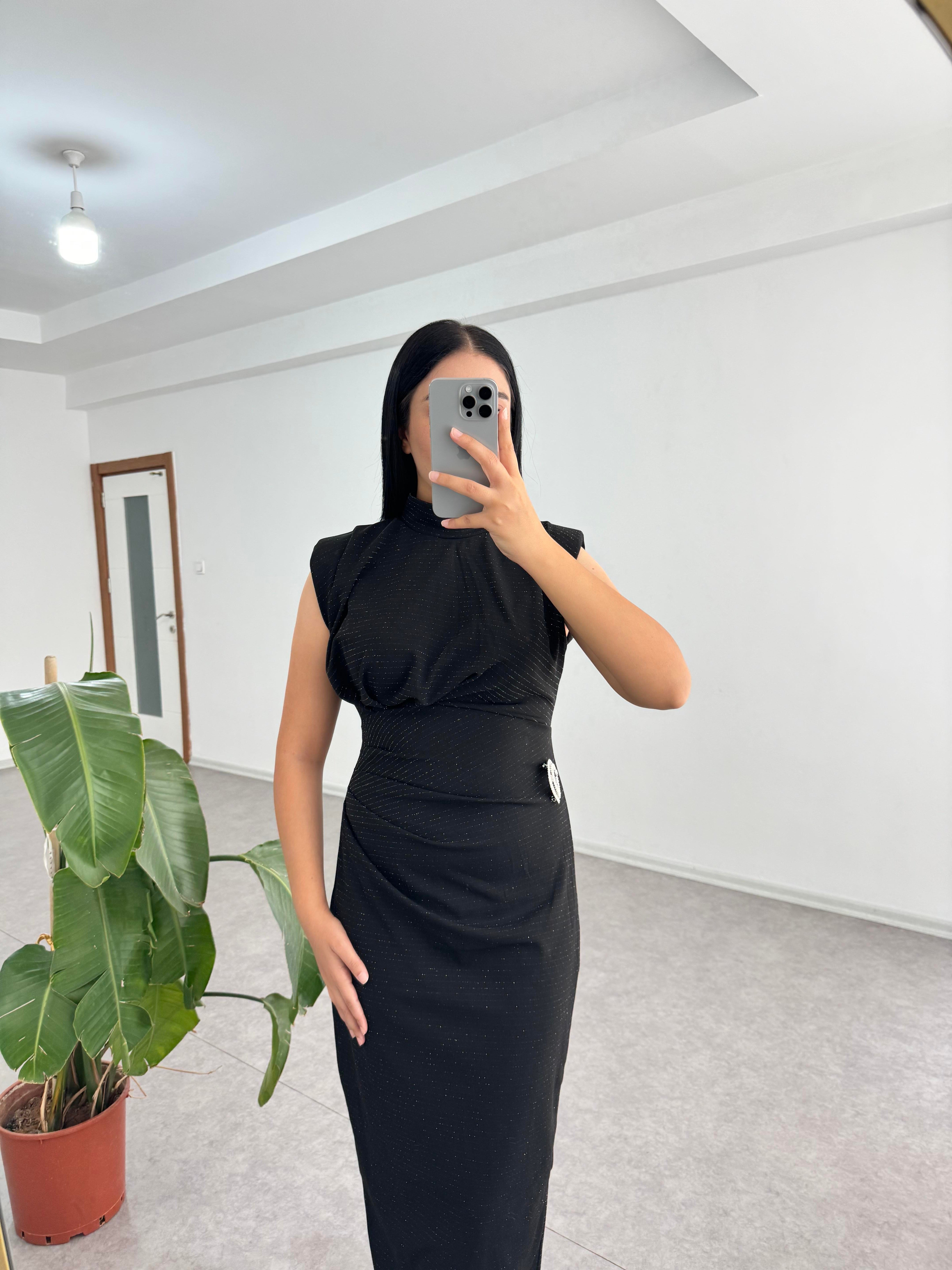 Siyah Simli Broş Elbise 