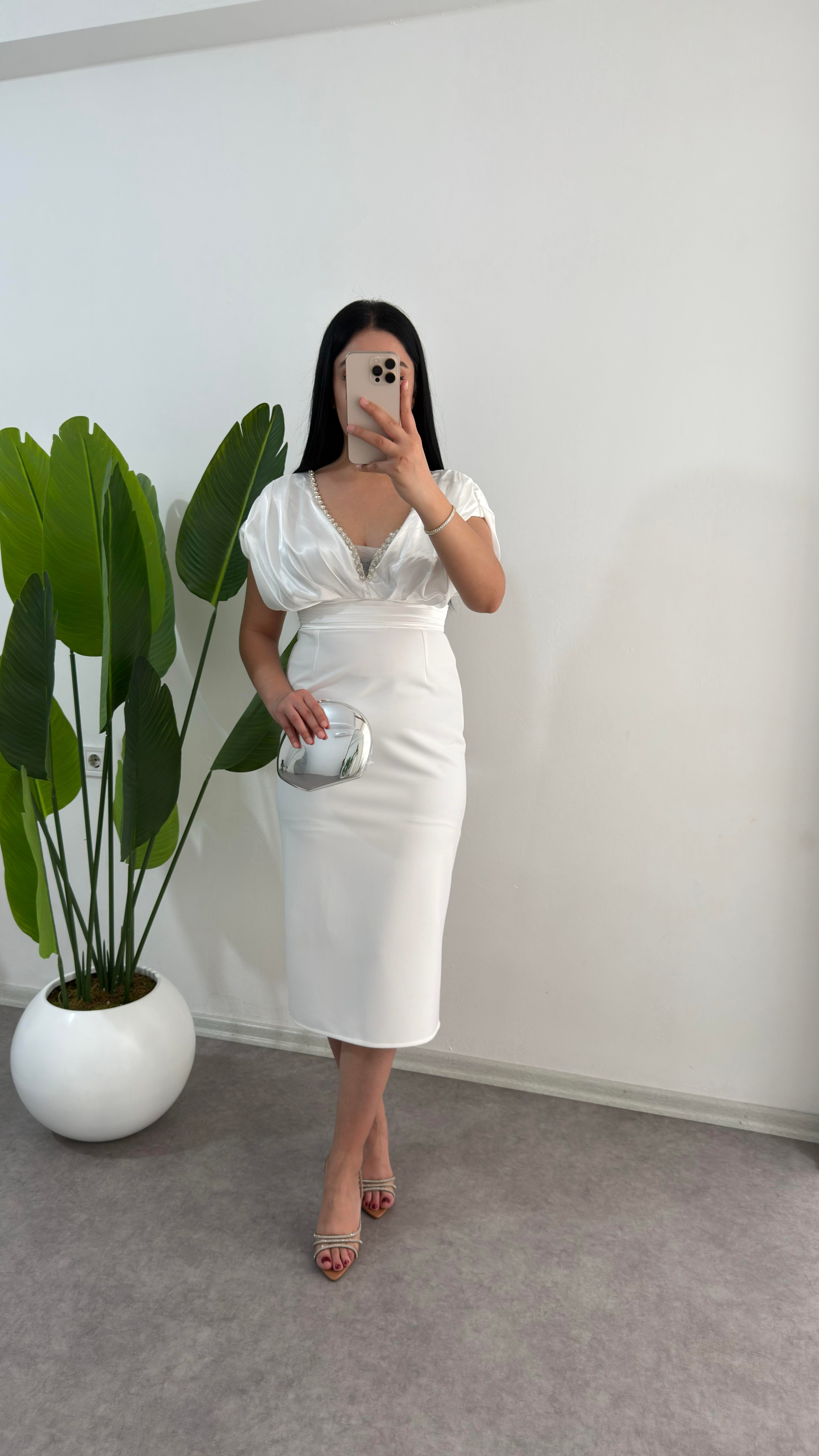 Taşlı Deva Beyaz Elbise