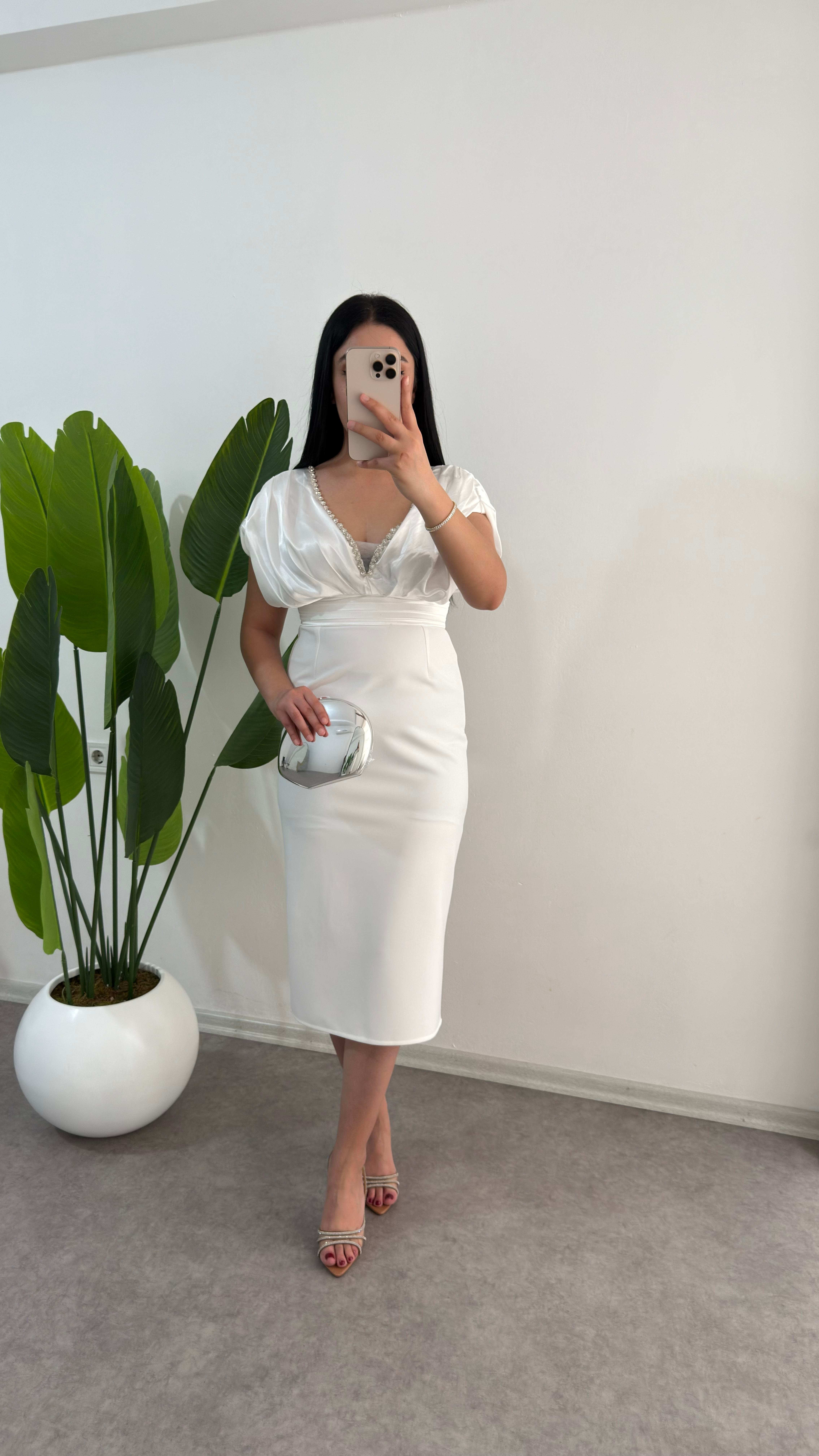 Taşlı Deva Beyaz Elbise