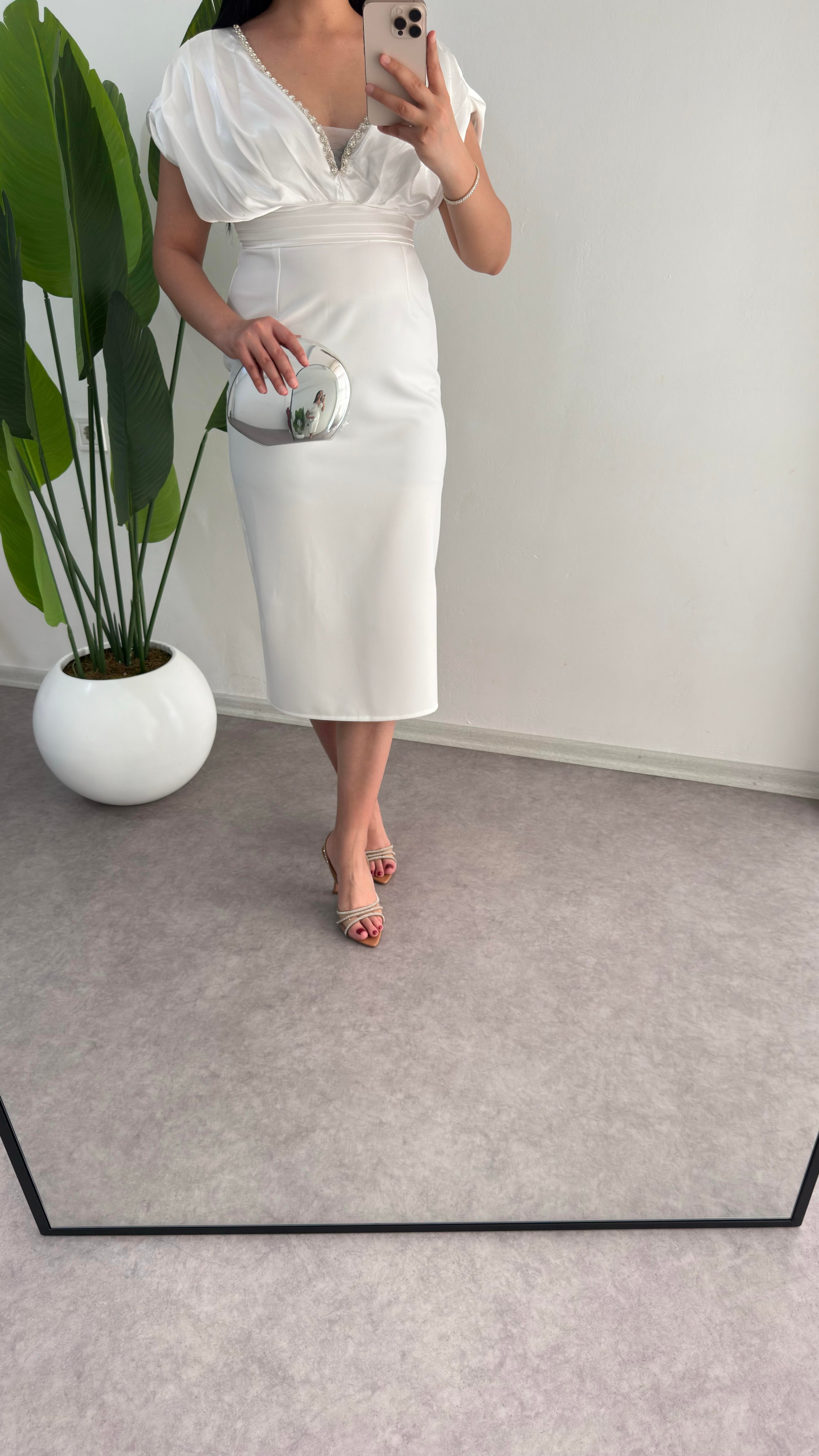 Taşlı Deva Beyaz Elbise