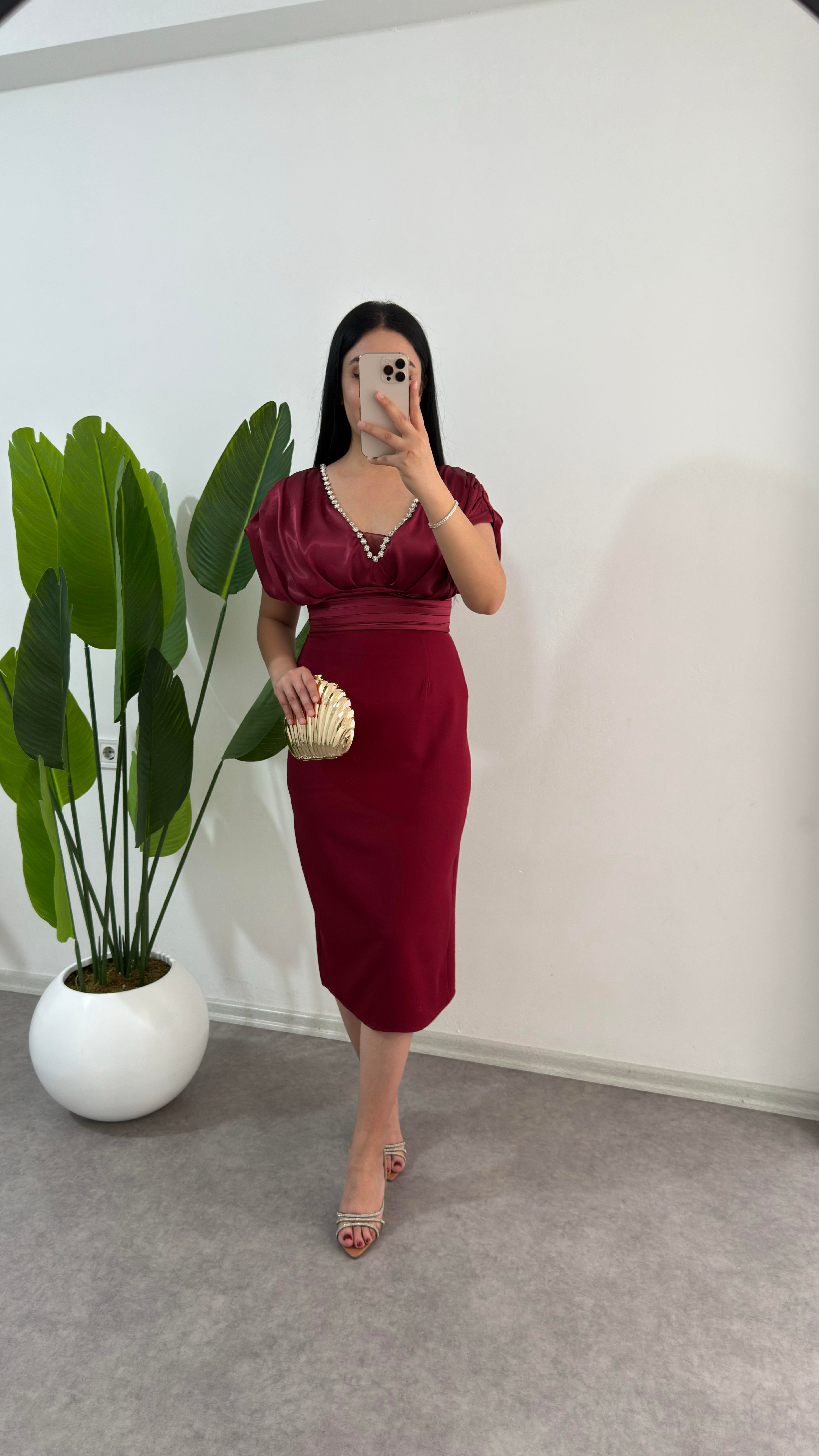 Taşlı Deva Kırmızı Elbise