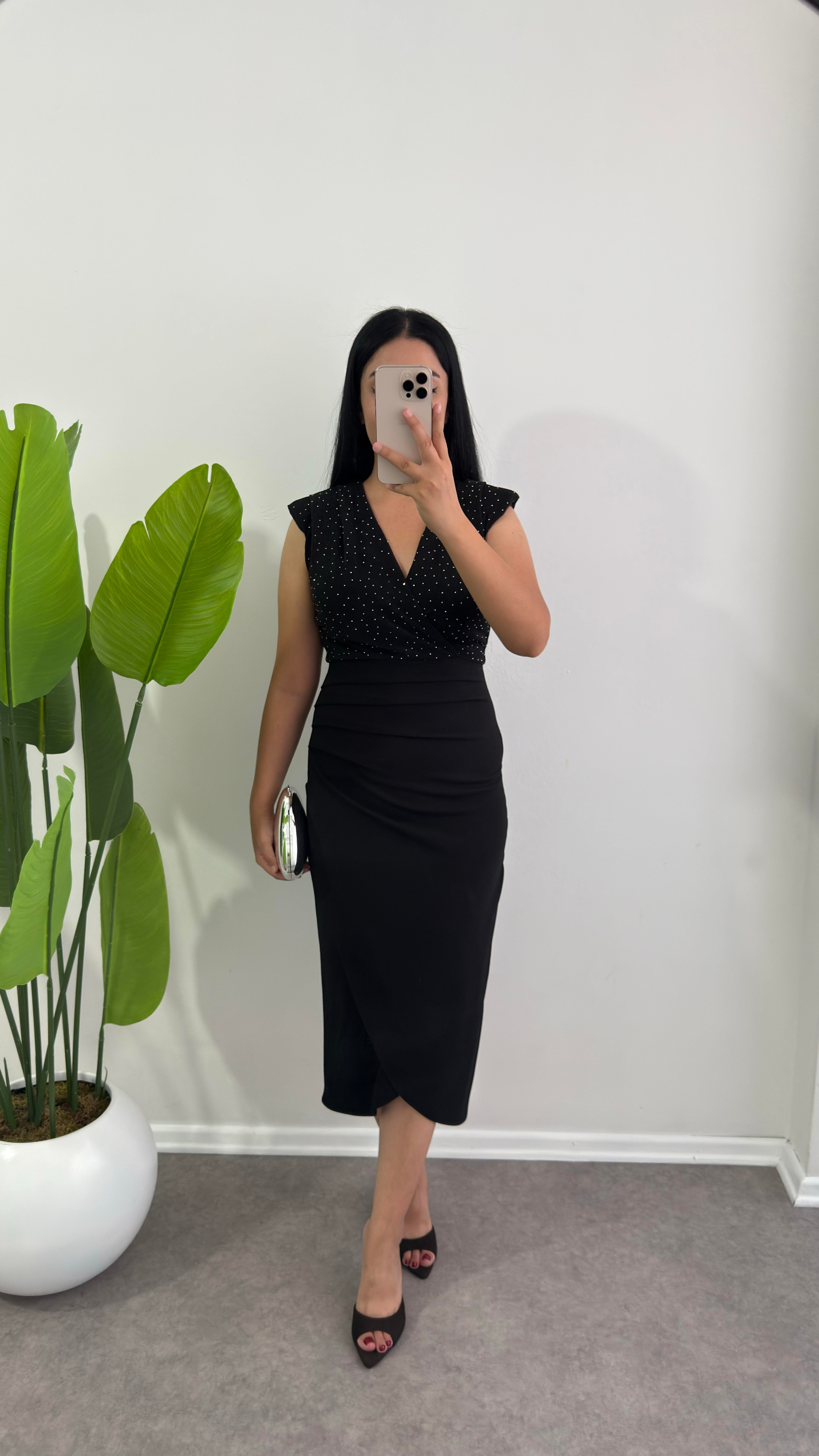 Taşlı Krep Kumaş Siyah Elbise