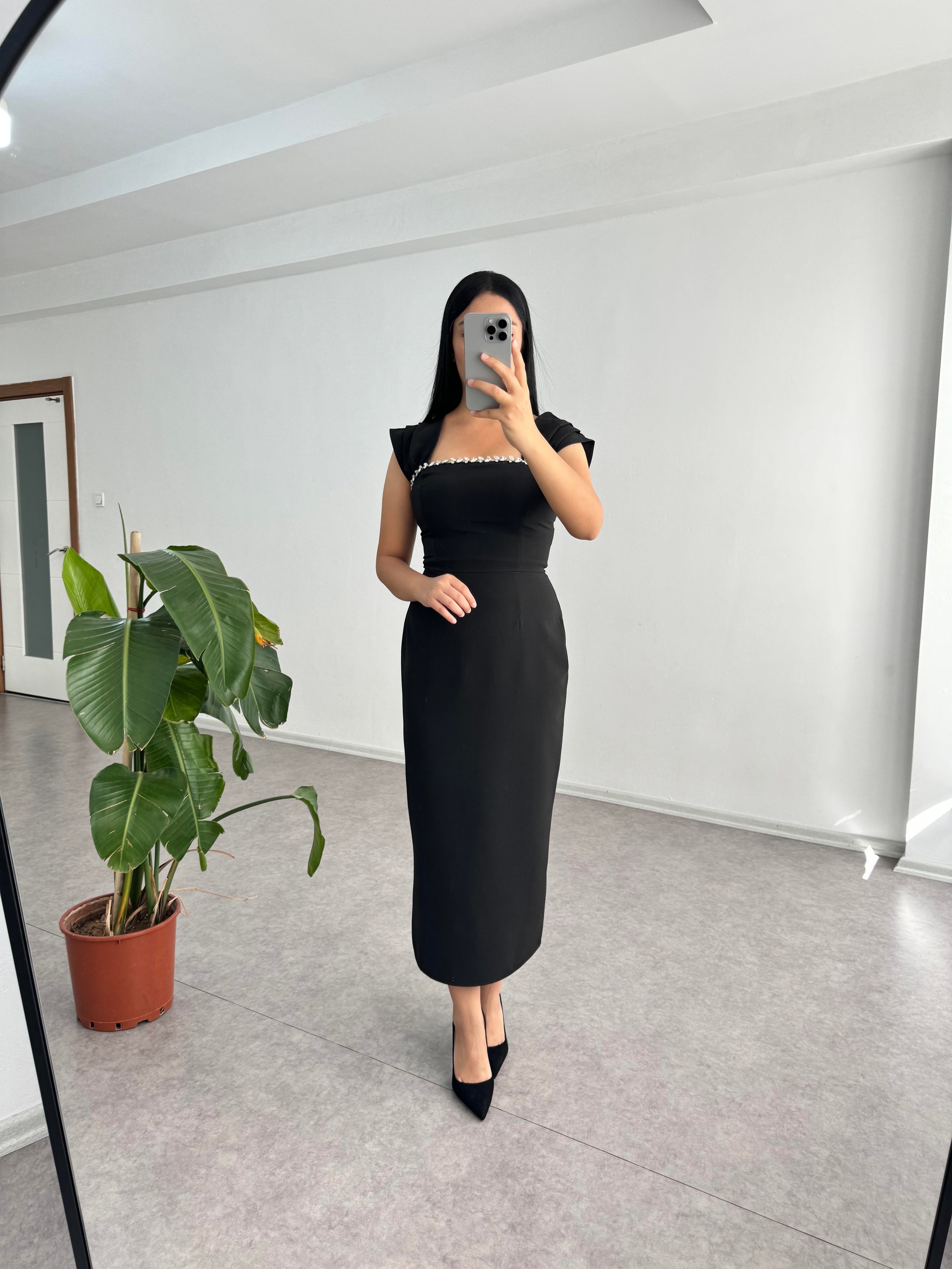 Taşlı Siyah Janel Elbise