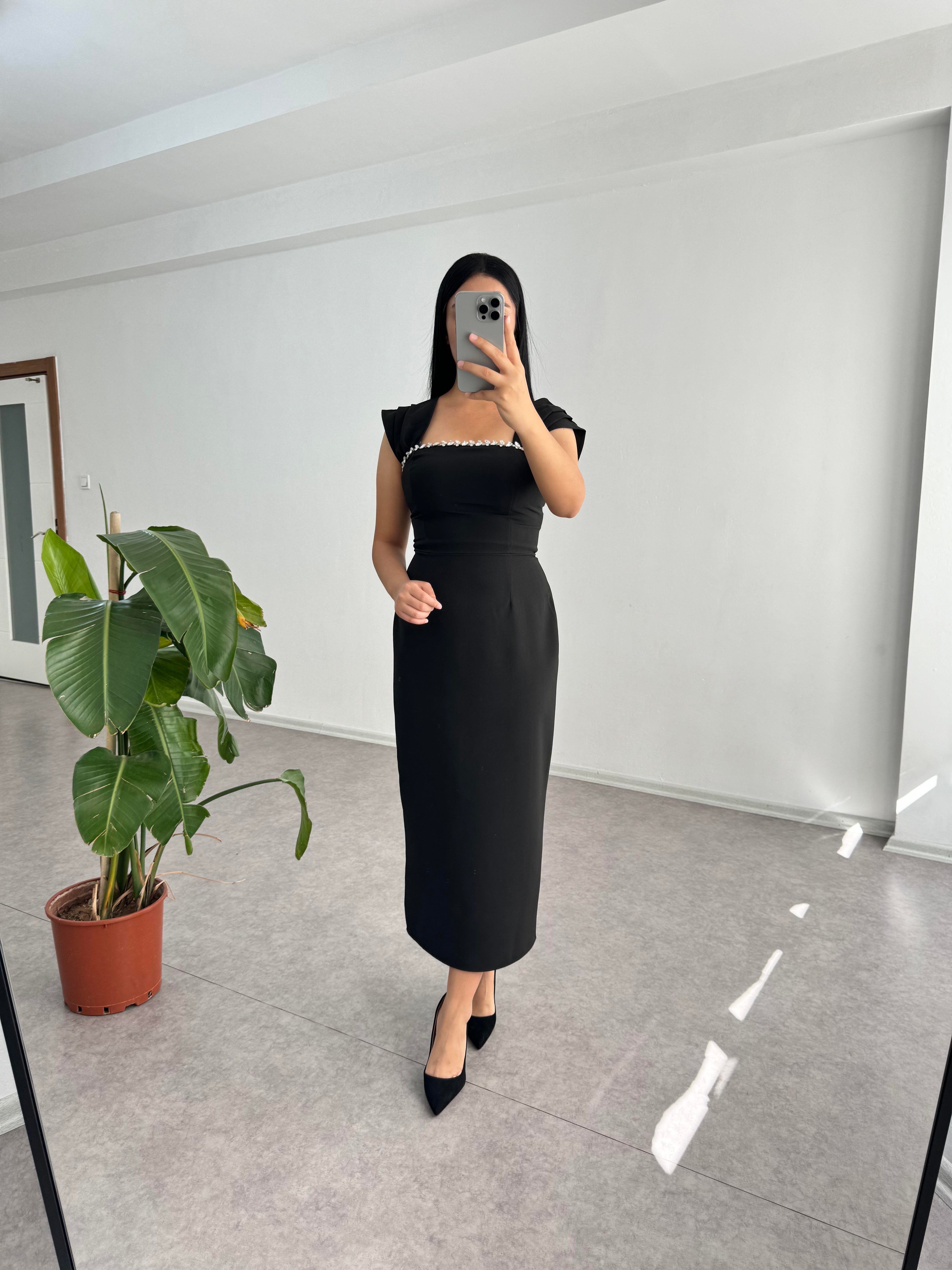 Taşlı Siyah Janel Elbise