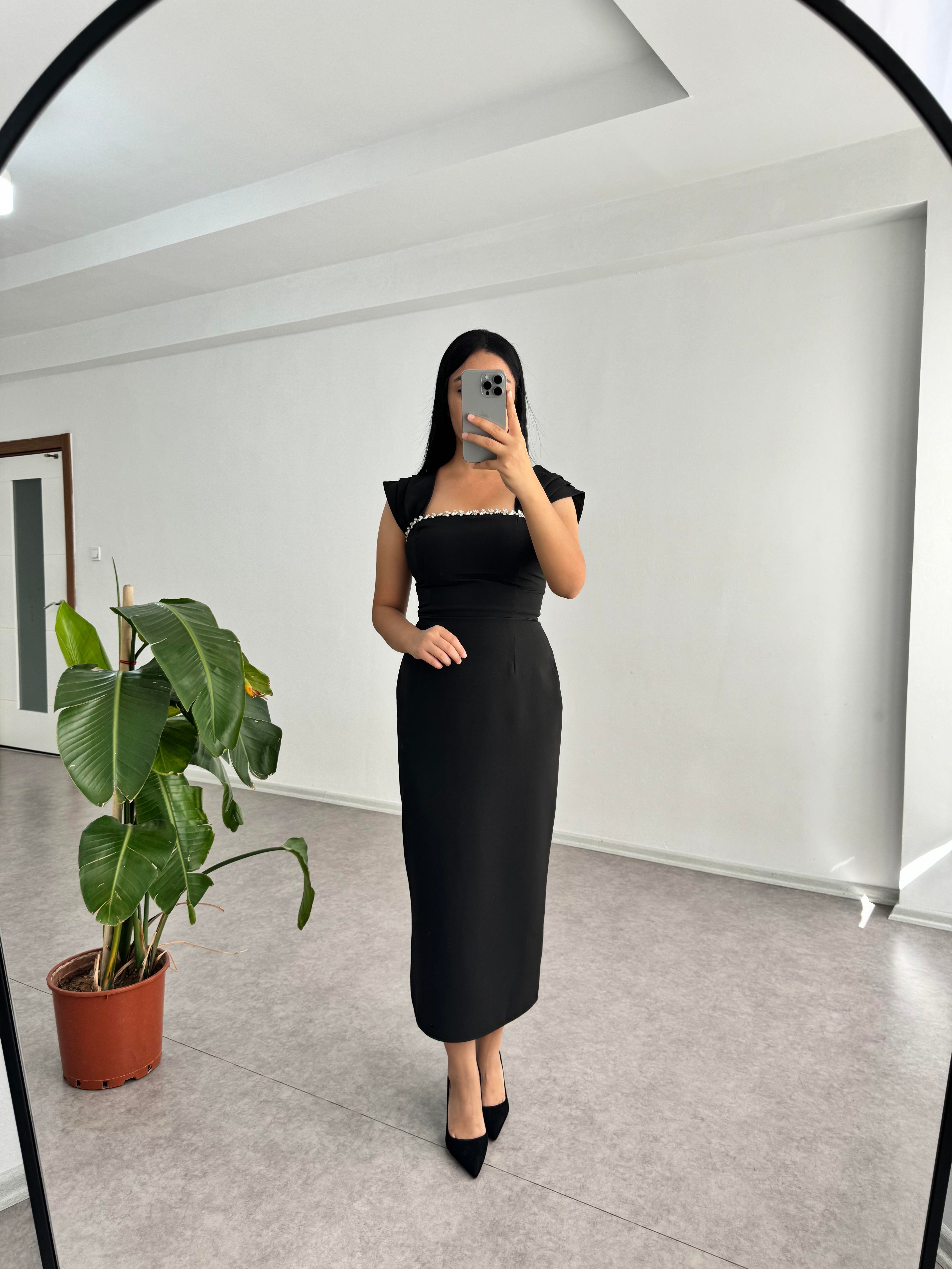 Taşlı Siyah Janel Elbise