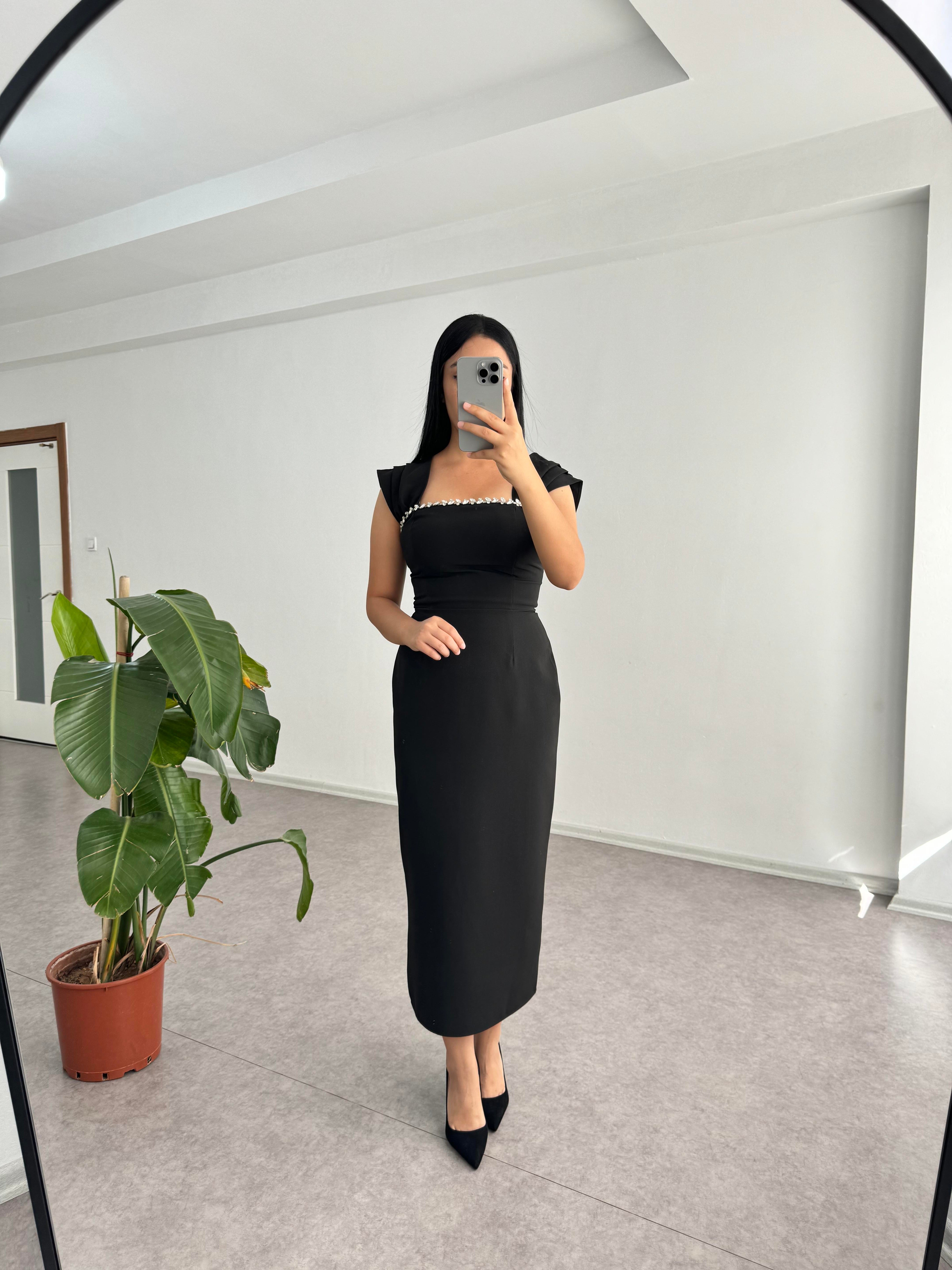 Taşlı Siyah Janel Elbise