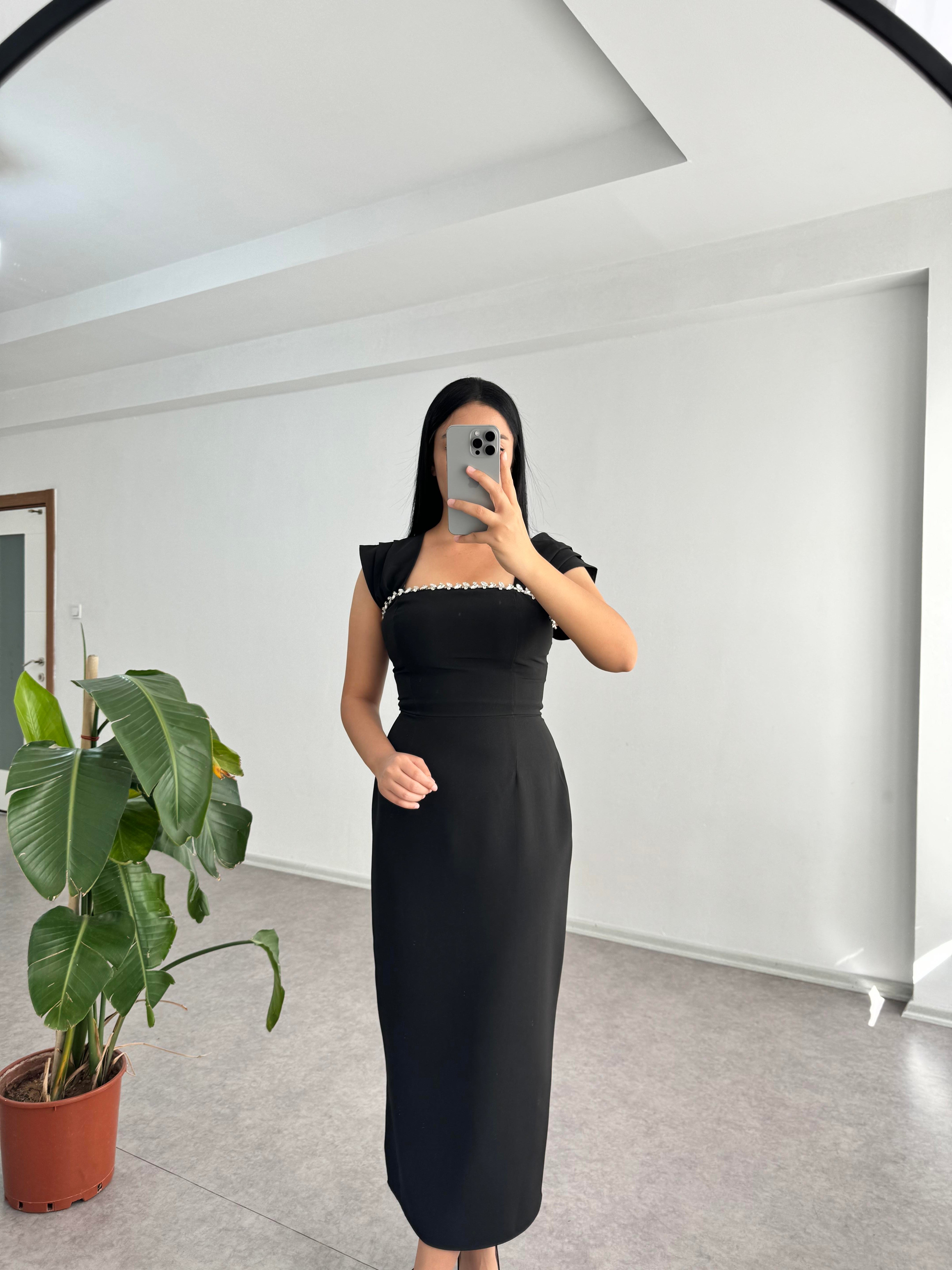 Taşlı Siyah Janel Elbise
