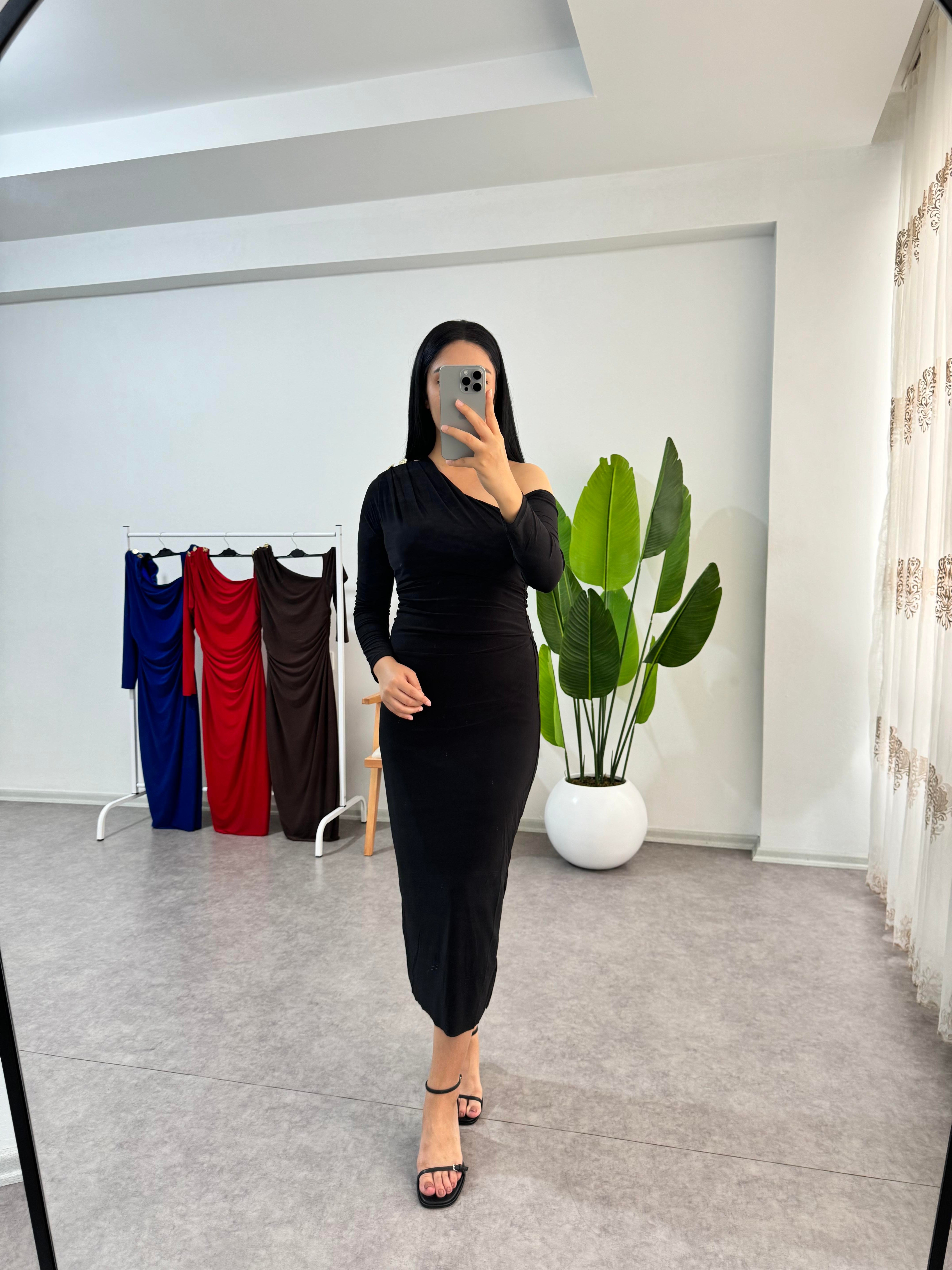 Tek Kol Siyah Elbise