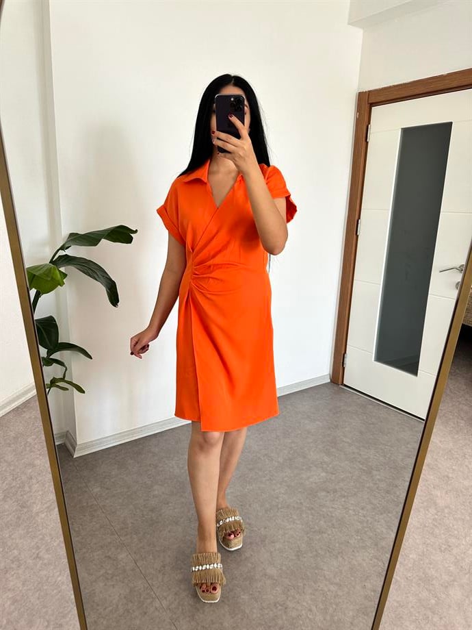 Turuncu elbise 