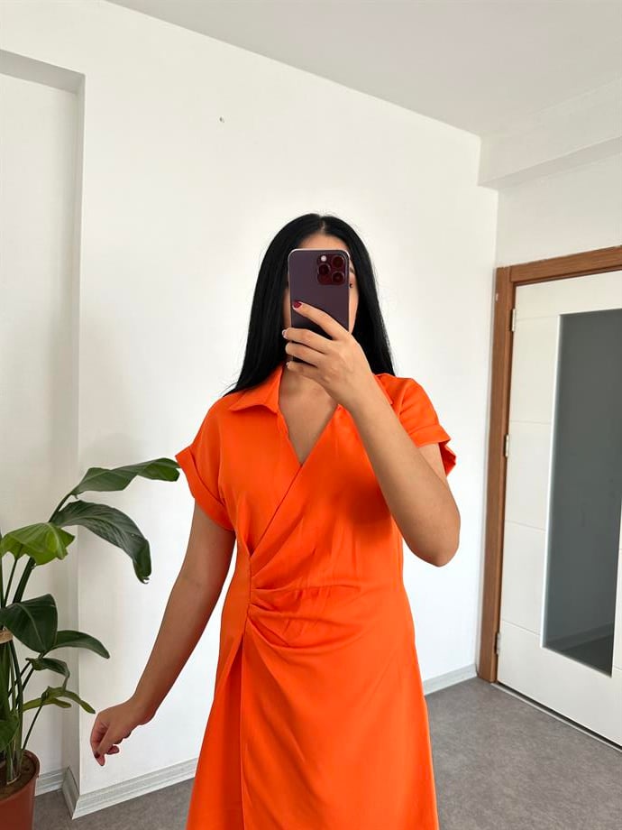 Turuncu elbise 