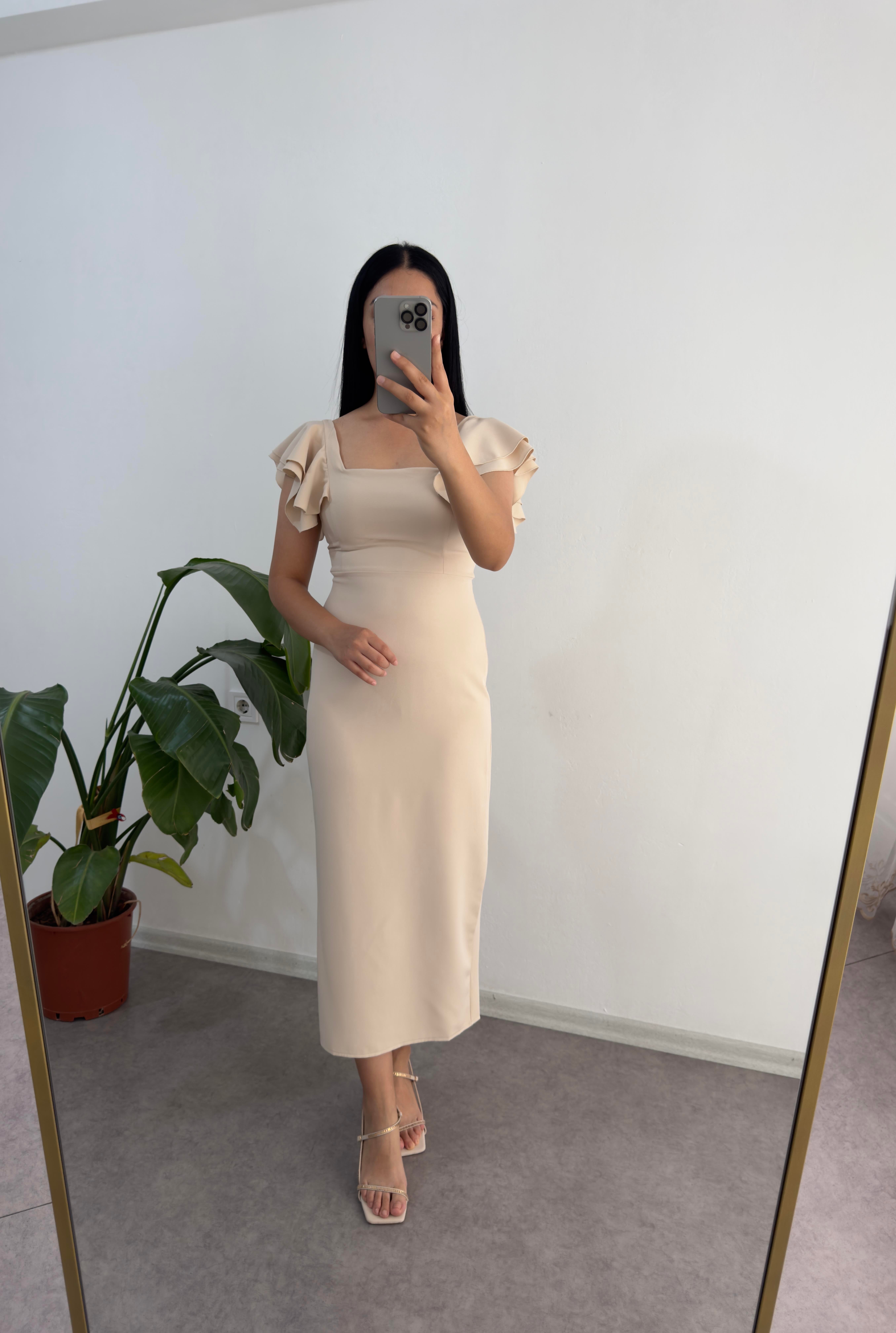 Volanlı Kol Bej Elbise