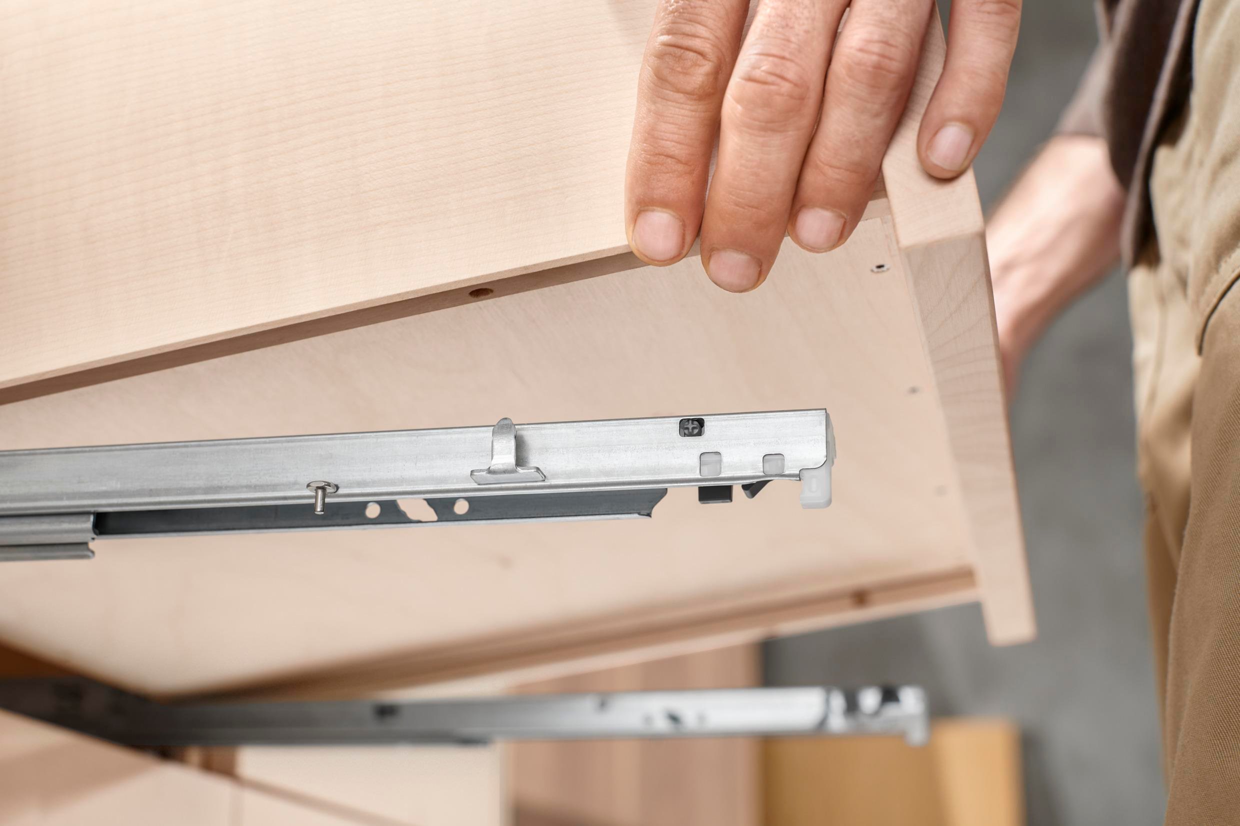 550f3000t Blum Tek Açılım Tipon Basaç Ray 30 Cm