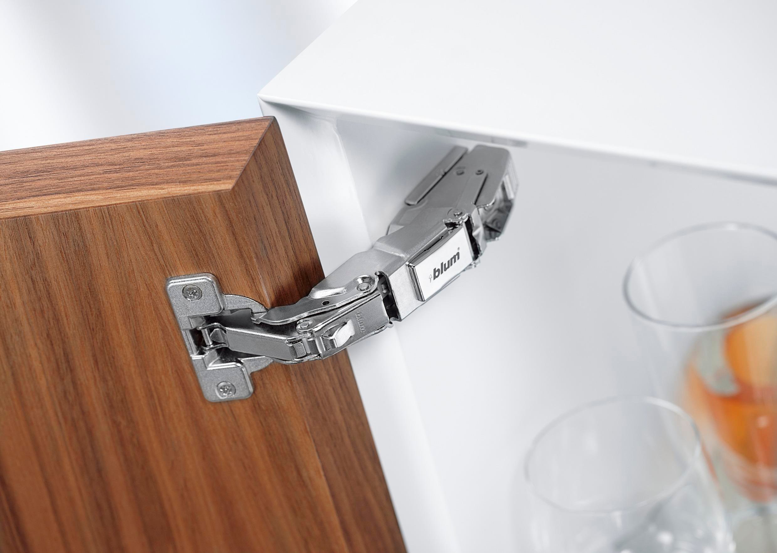 Blum Clip Top Düz Kalın Profil Kapak Menteşesi 71T9550 + 173L6100