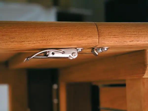 Çektirmeli Kaput Klipsi