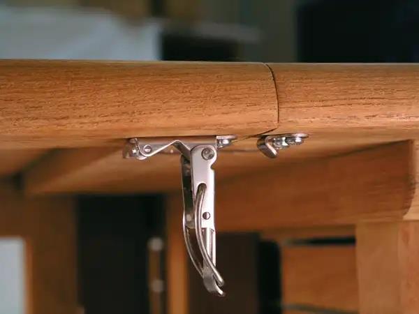 Çektirmeli Kaput Klipsi