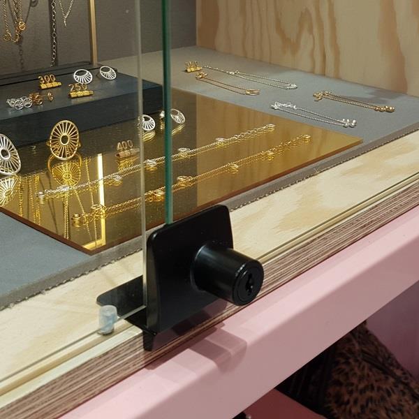 Çift Cam Kapak Kiliti-siyah Kaplamalı