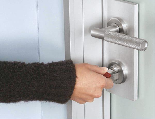 Plastik Dilli Kapı Kiliti-oda, Yale Tipi