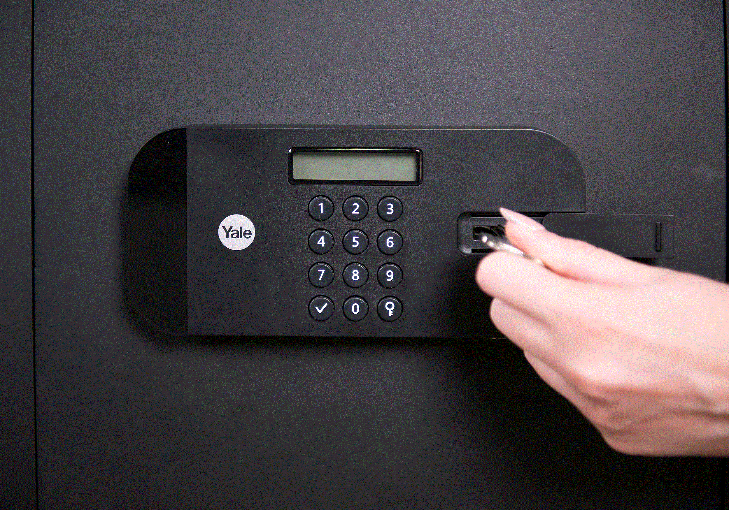 Yüksek Güvenlikli Motorlu Laptop Tipi Kasa - YLEB/200/EB1