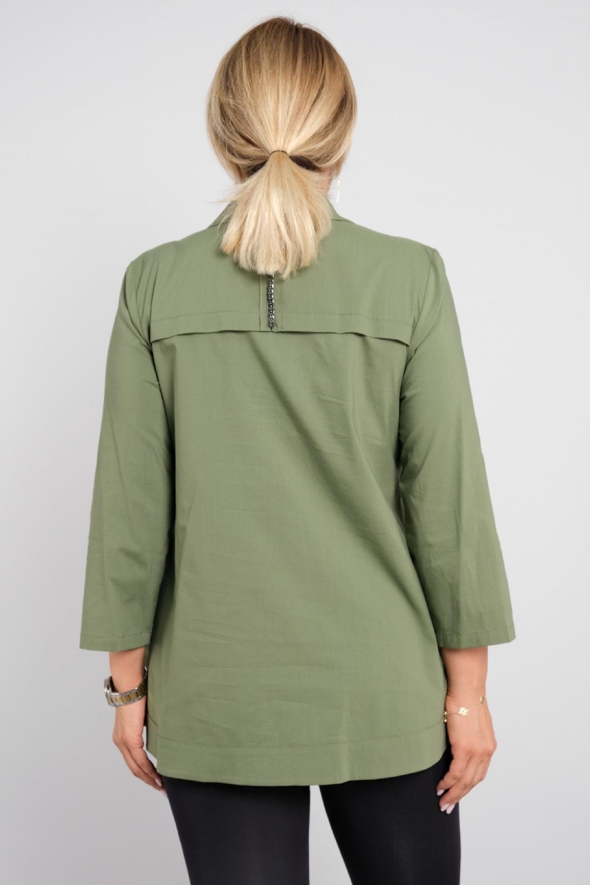 Çift düğmeli, aksesuar detaylı cep baskılı uzun kollu gömlek