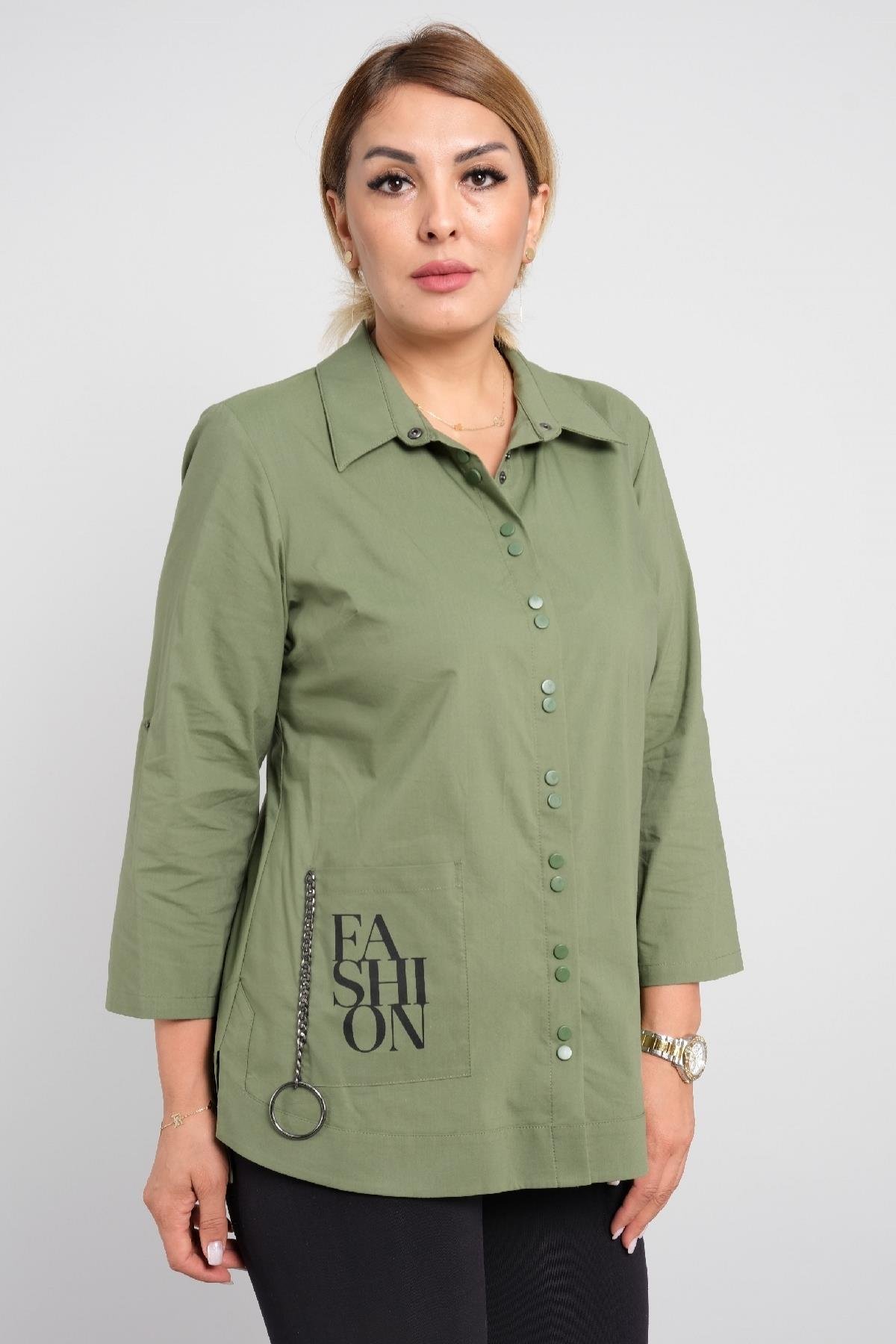 Çift düğmeli, aksesuar detaylı cep baskılı uzun kollu gömlek