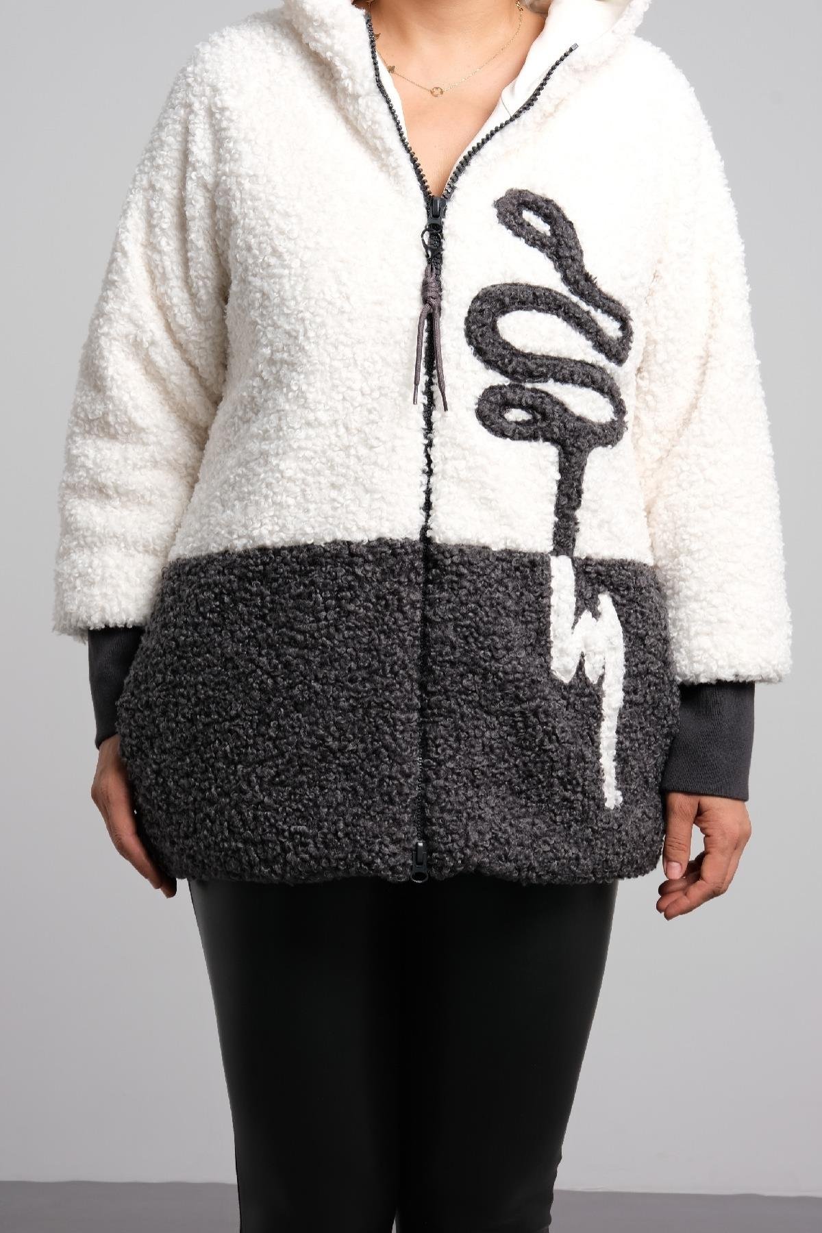 Çift renkli, kapşonlu yün kadın kısa montu