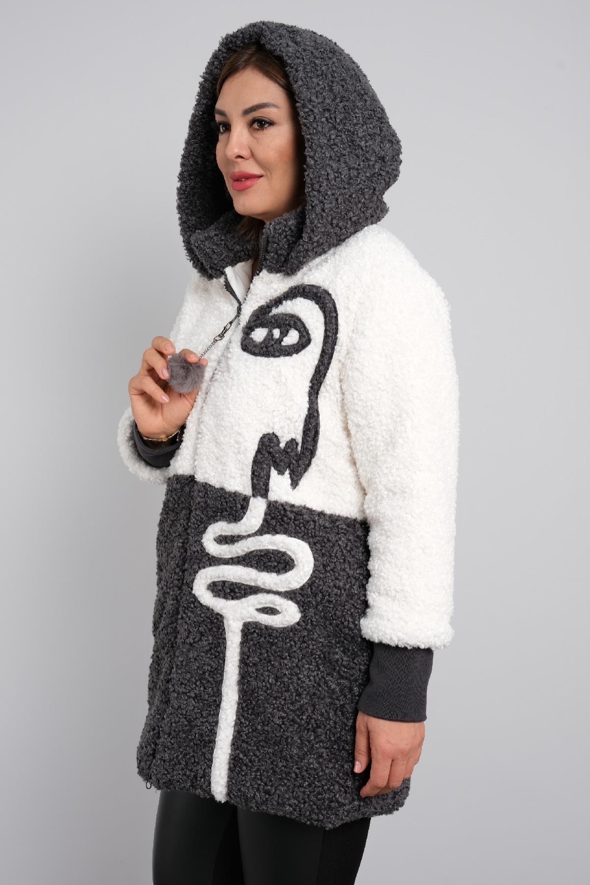 Çift renkli, soyut yüz desenli, kapşonlu kısa kadın mont