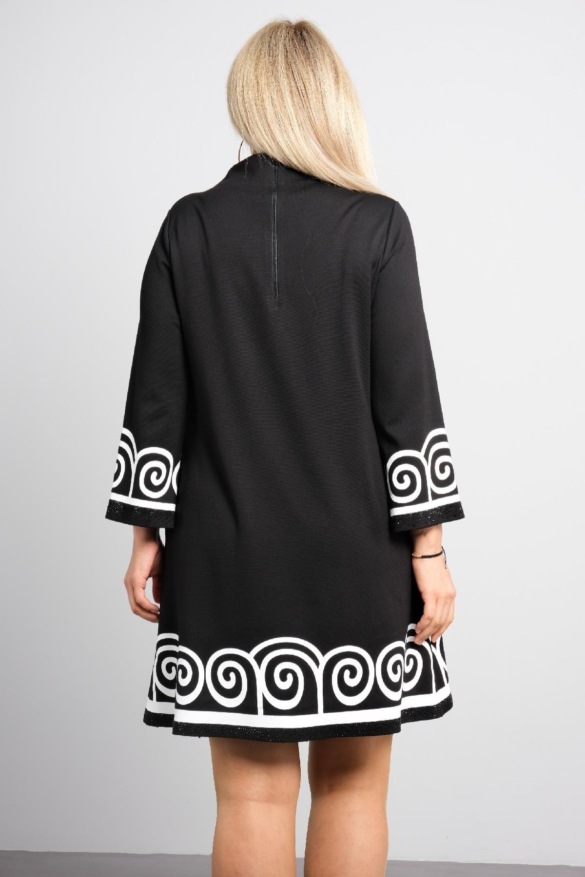 desenli ve uzun kollu büyük beden kadın elbise