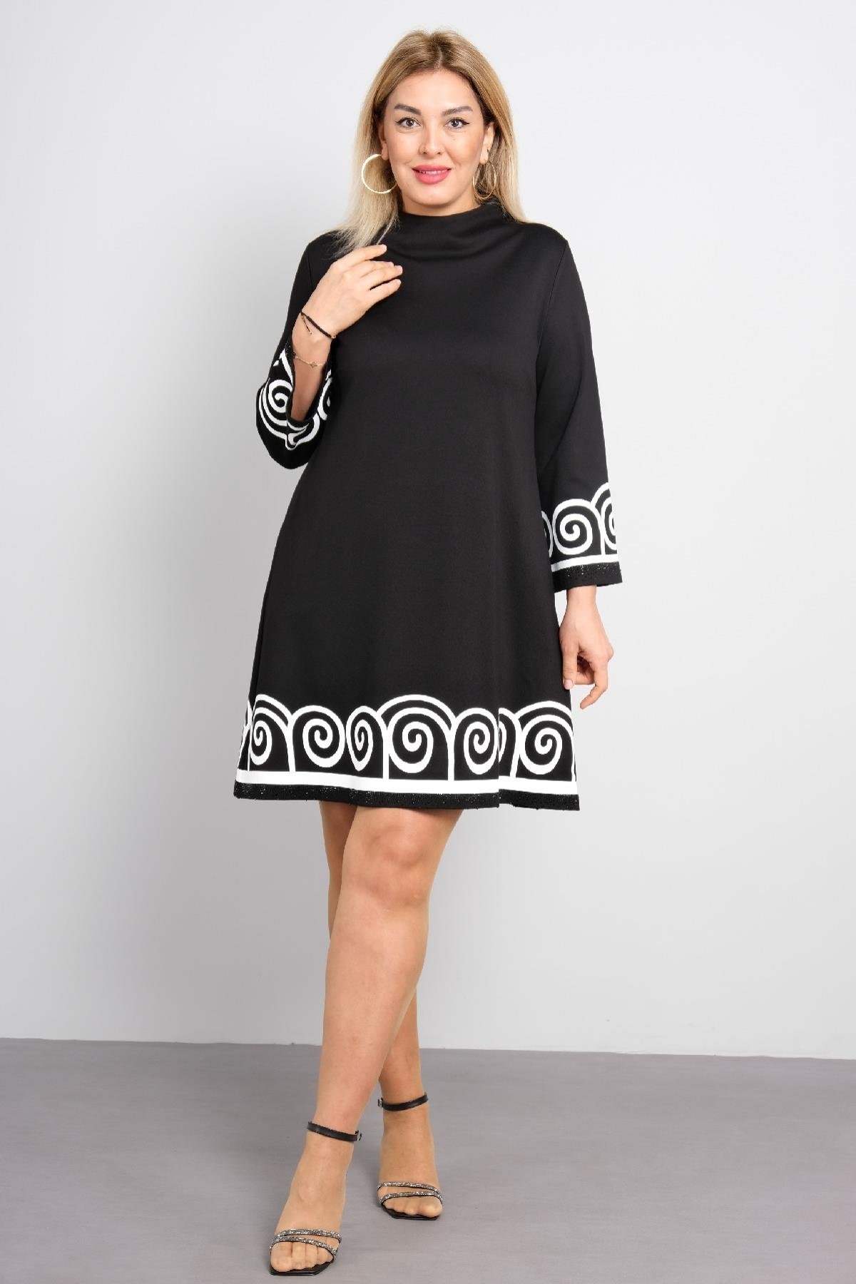 desenli ve uzun kollu büyük beden kadın elbise