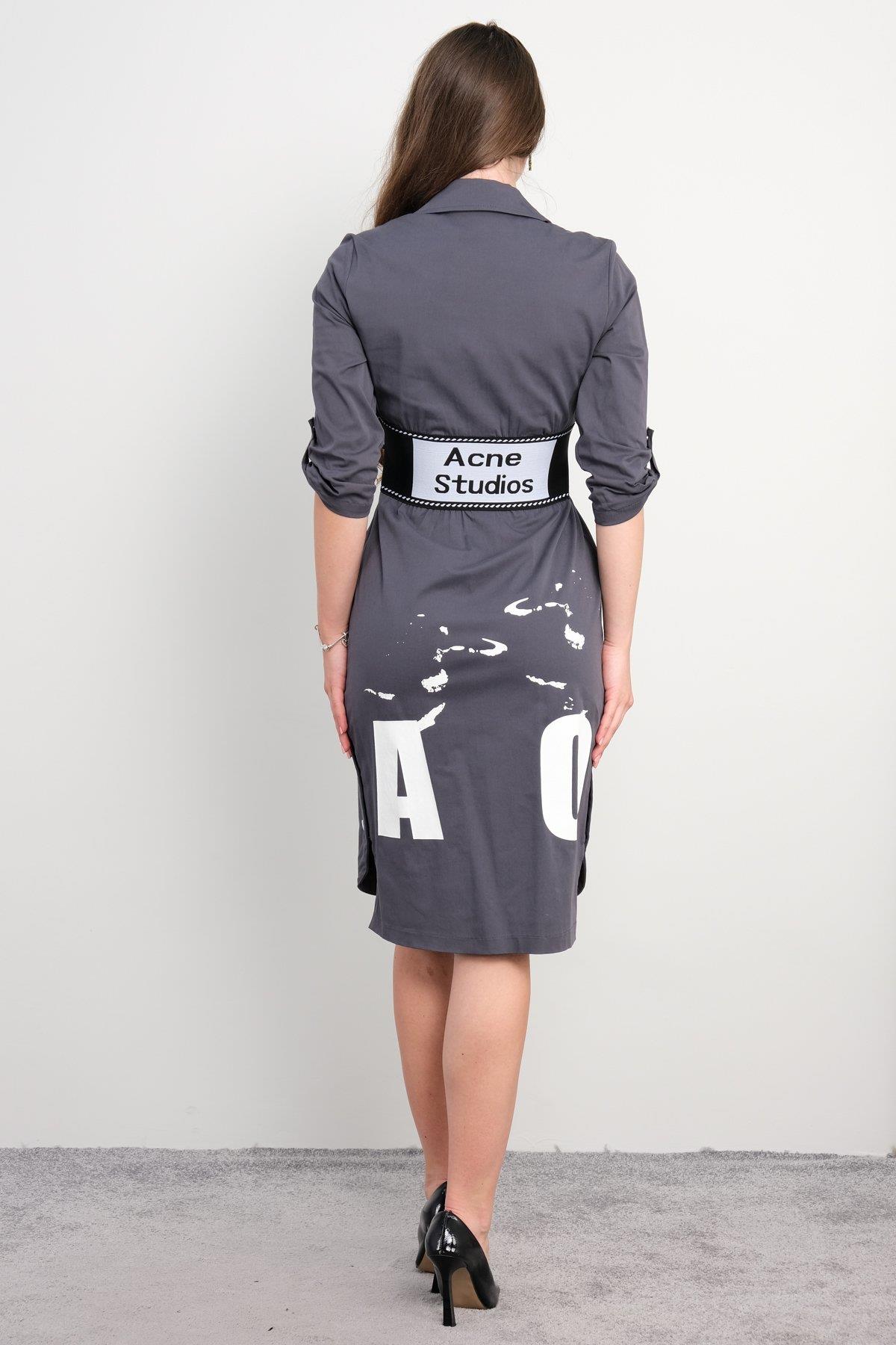 düğmeli ve kemerli günlük elbise