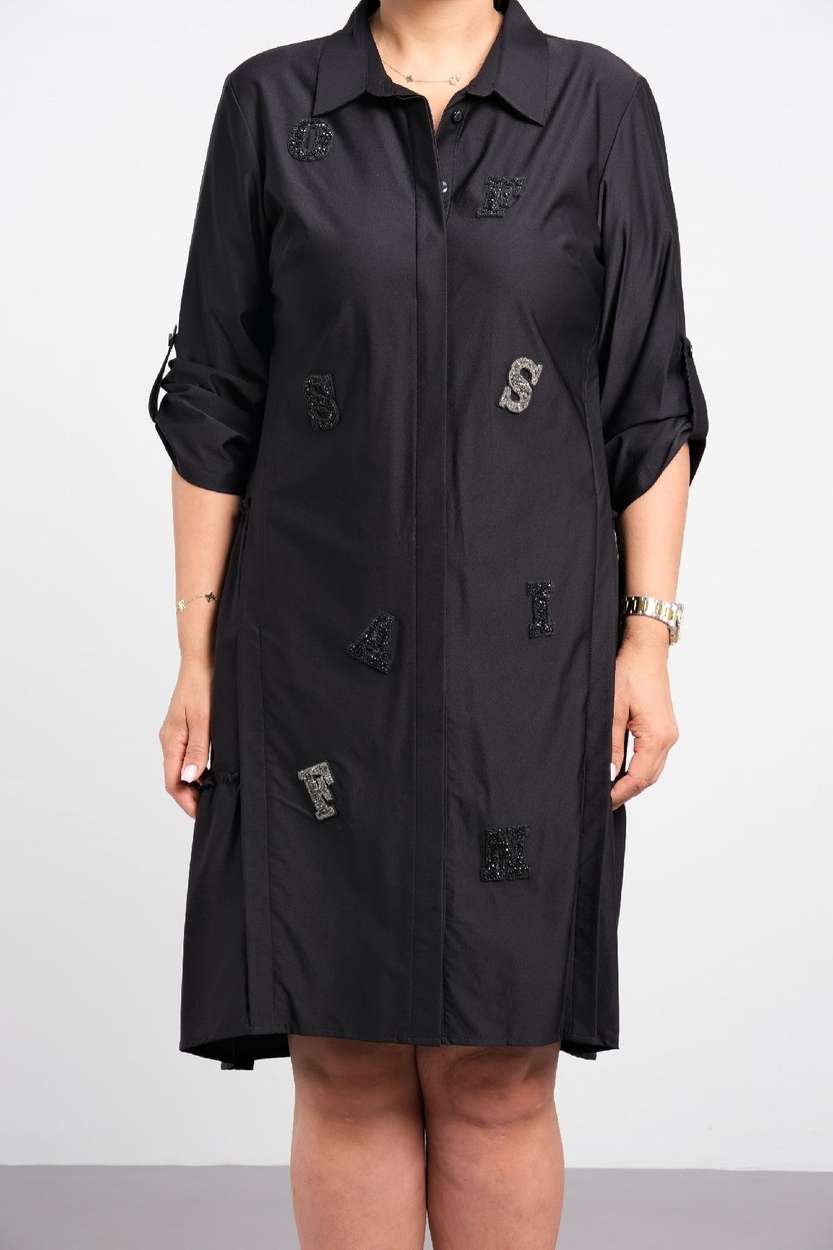 Harf baskılı ve önü düğmeli günlük bayan elbisesi