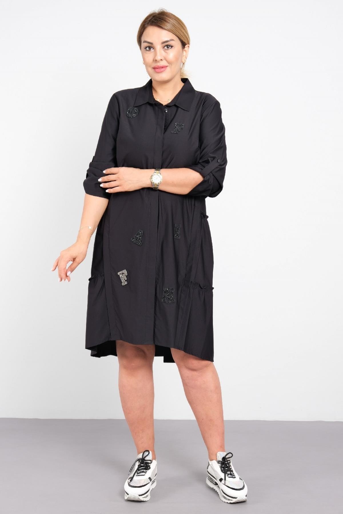 Harf baskılı ve önü düğmeli günlük bayan elbisesi