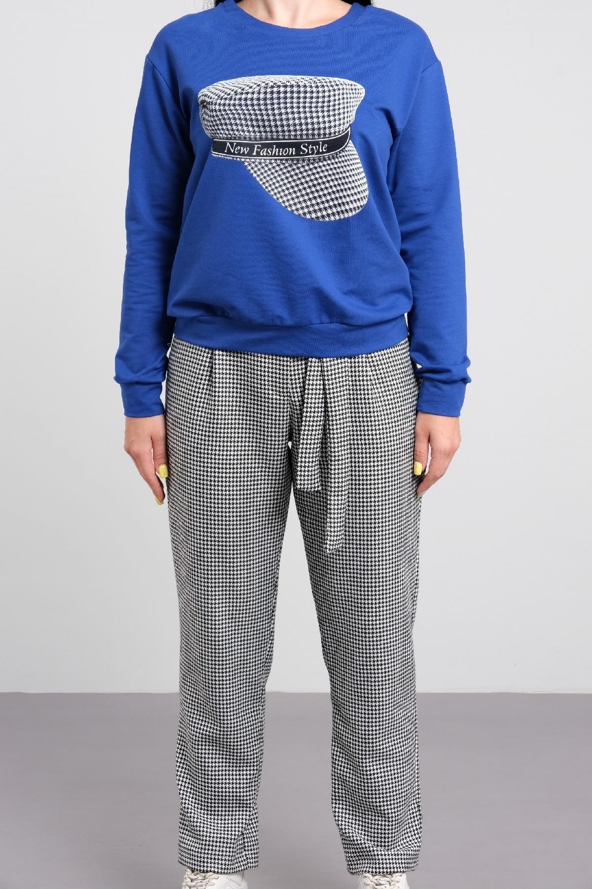 kare desenli pantonol ve kare baskılı tişörtlü kadın takım