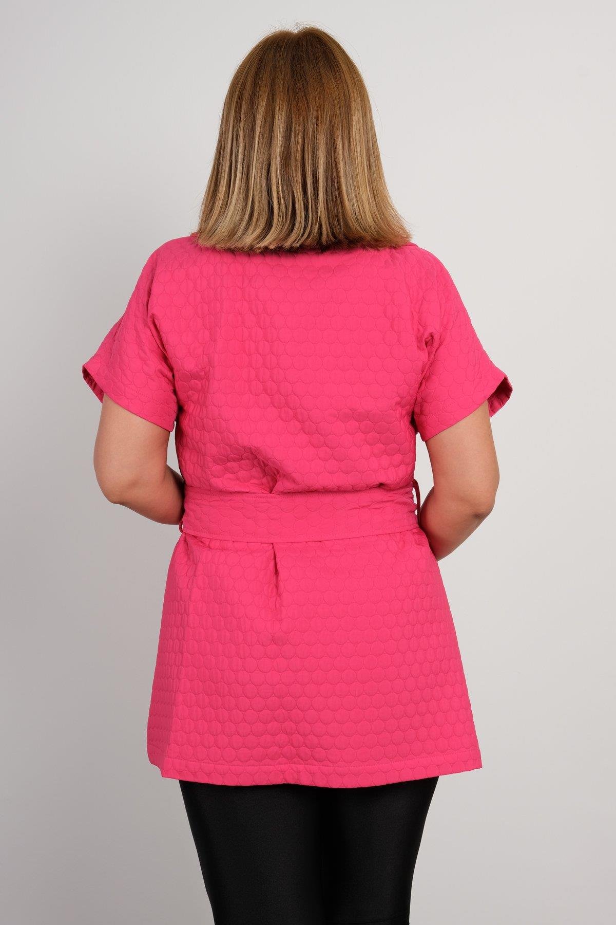 Kemerli büyük beden kadın montu 