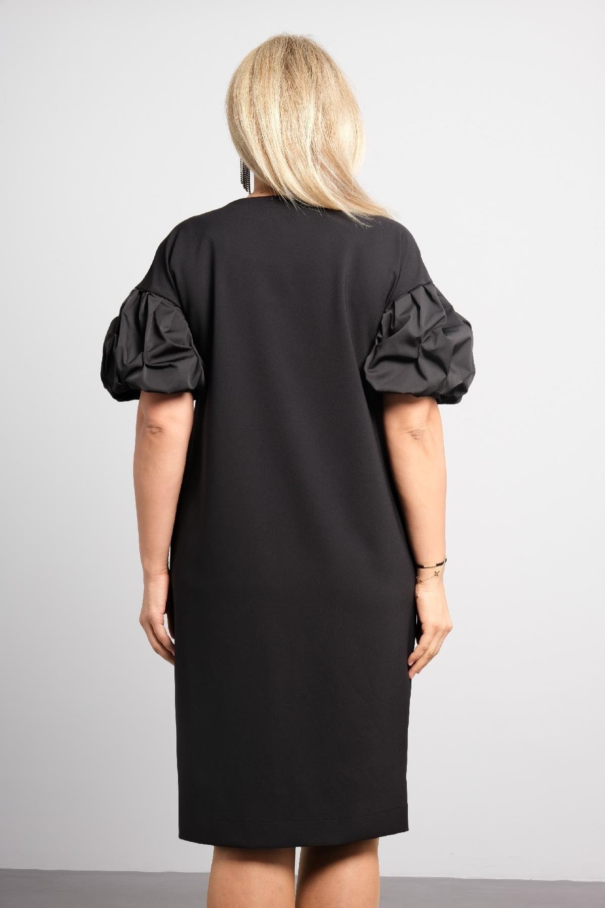 kısa kollu ve çift kumaş detaylı büyük beden kadın elbisesi