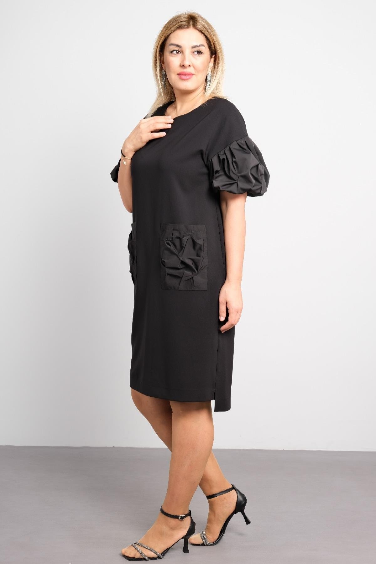 kısa kollu ve çift kumaş detaylı büyük beden kadın elbisesi