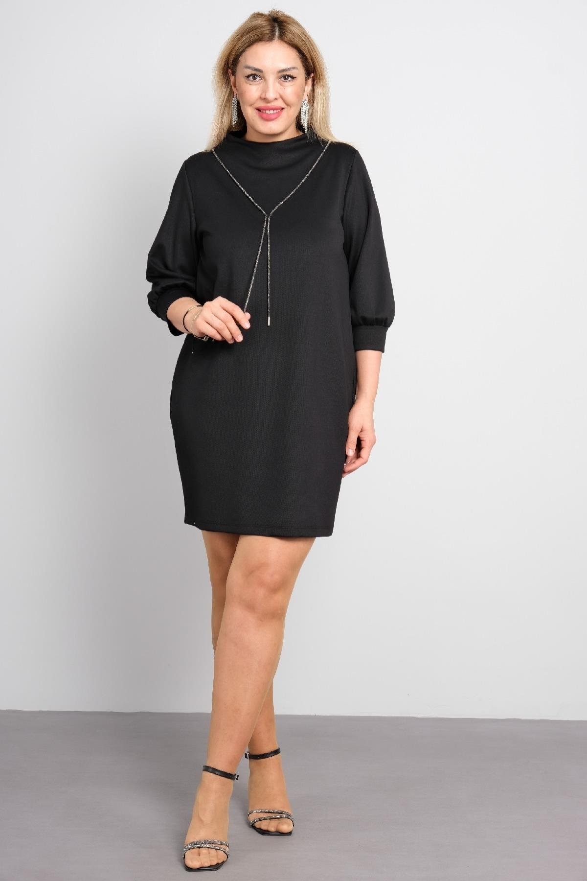 Kolye detaylı büyük beden kadın elbise