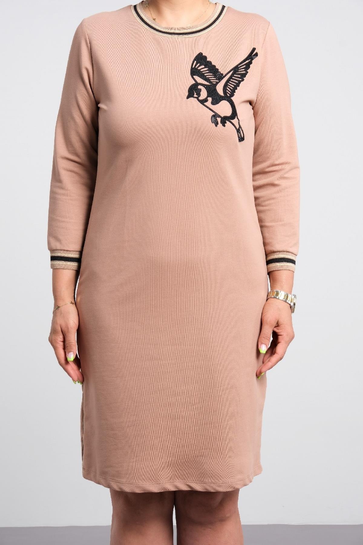 Kuş görünümlü taş işlemeli uzun kollu günlük kadın elbisesi
