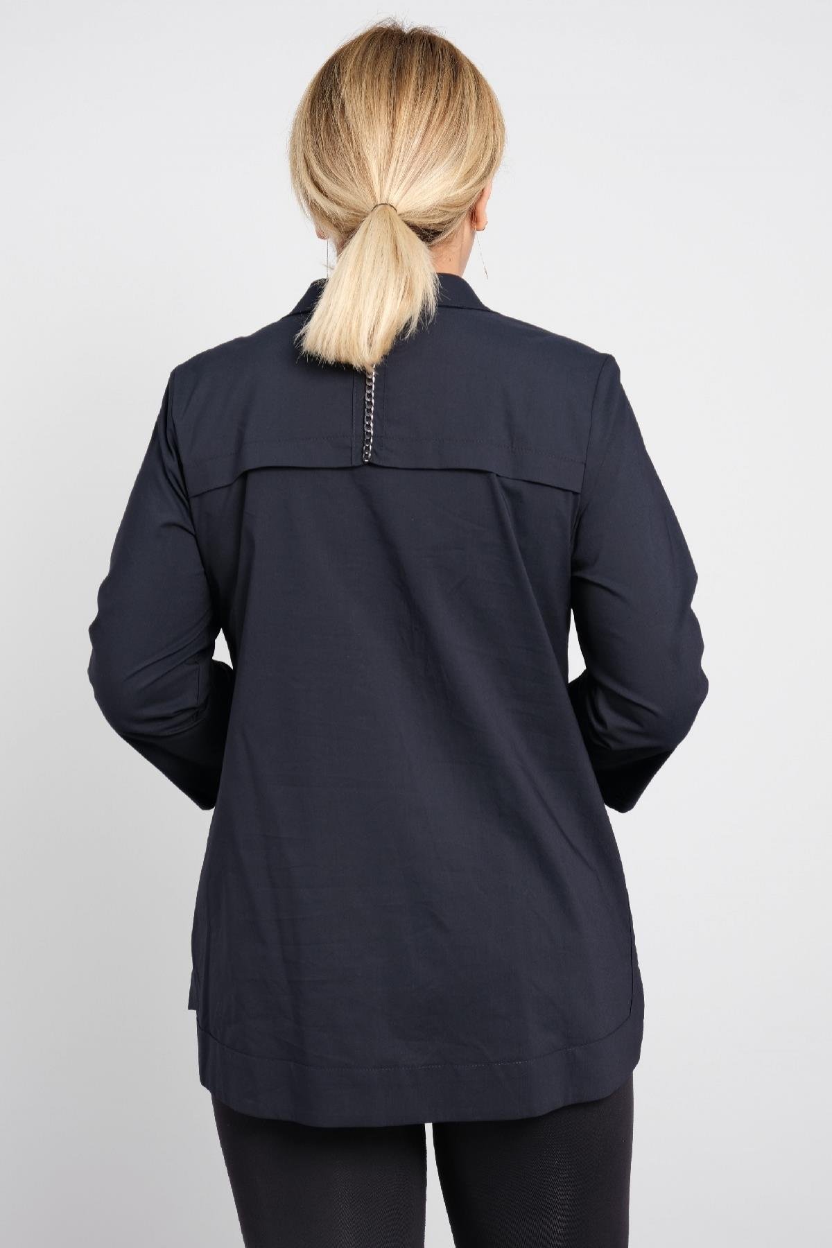 Önü düğmeli uzun kollu gömlek