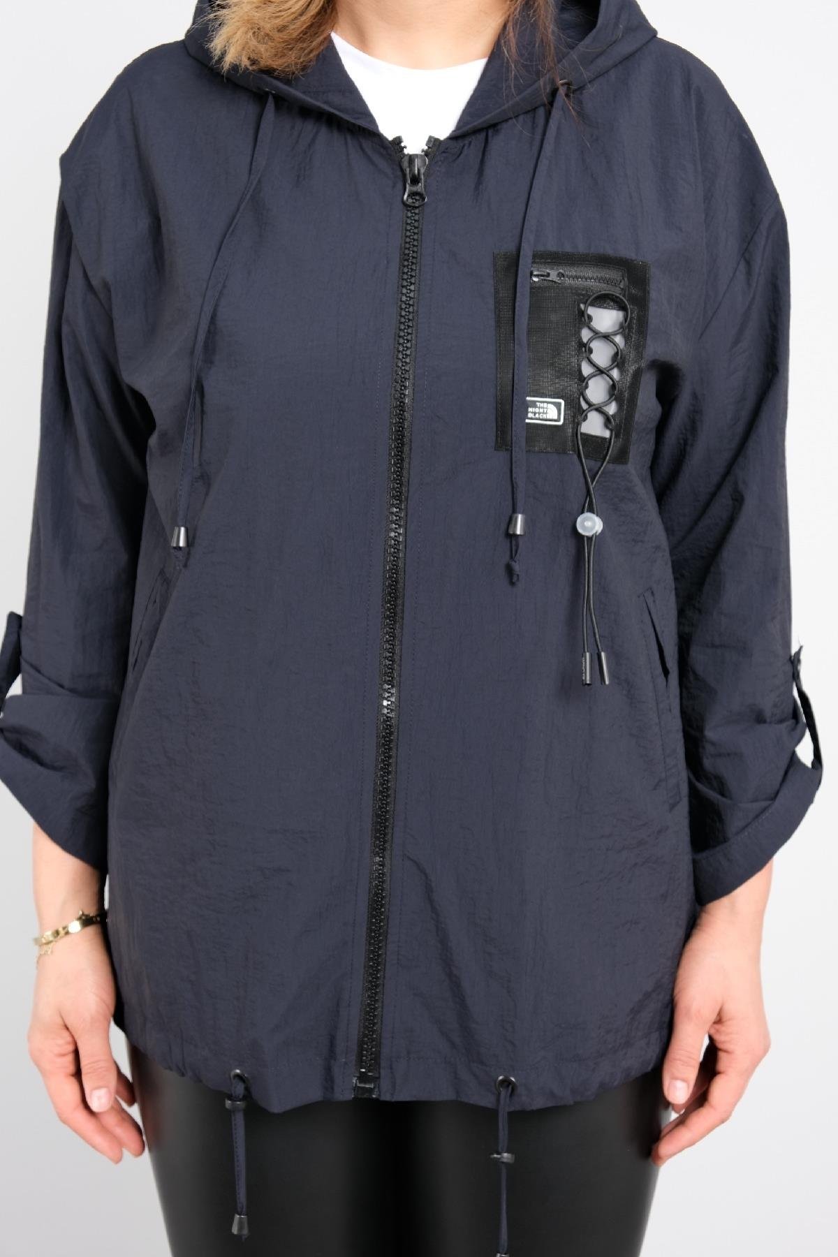 Önü fermuarlı, çift cepli, kapşonlu, büyük beden kadın montu