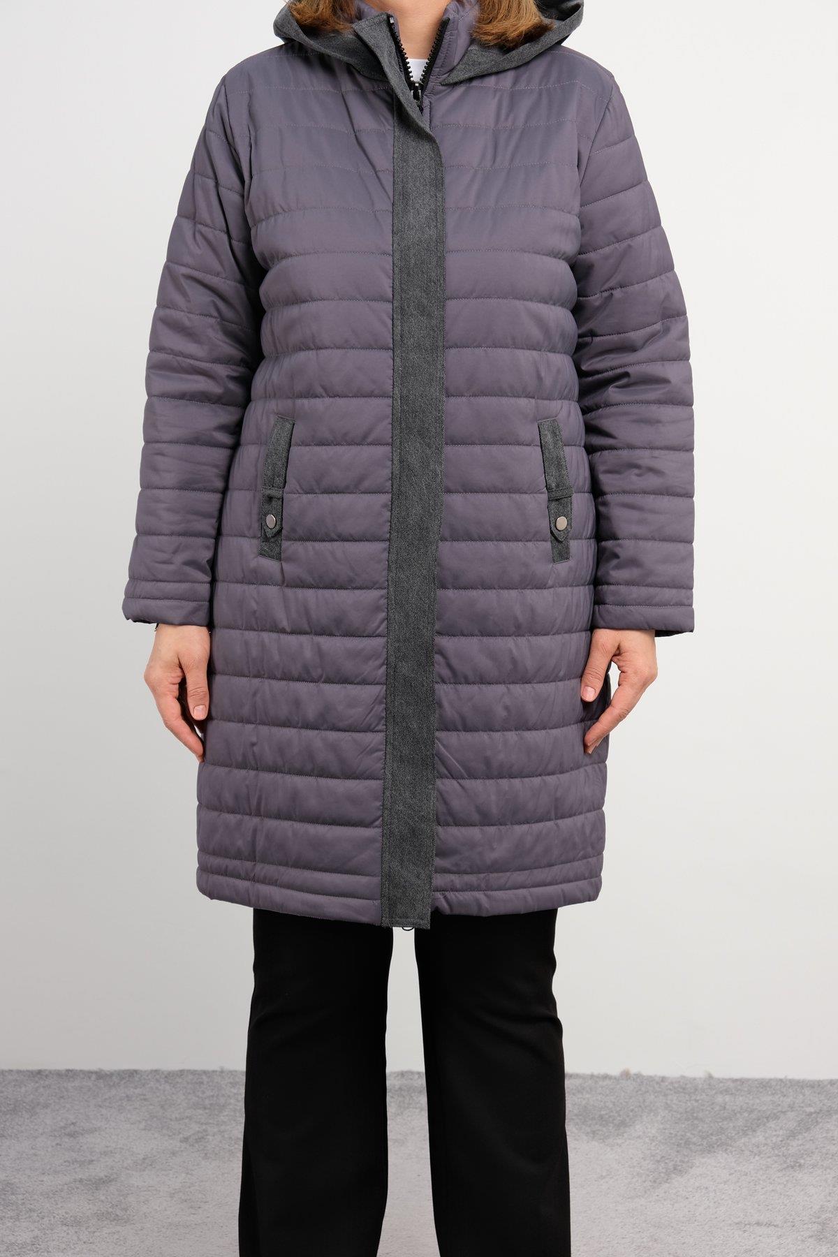 önü fermuarlı, kapşonlu uzun şişme mont