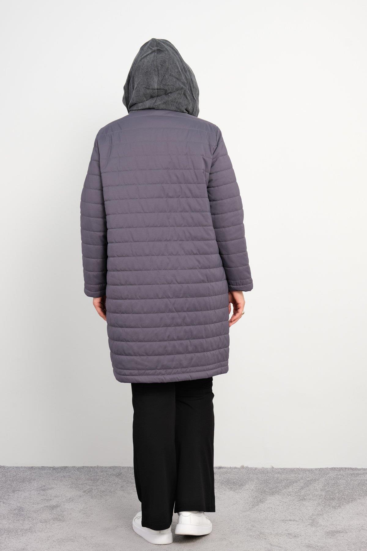 önü fermuarlı, kapşonlu uzun şişme mont